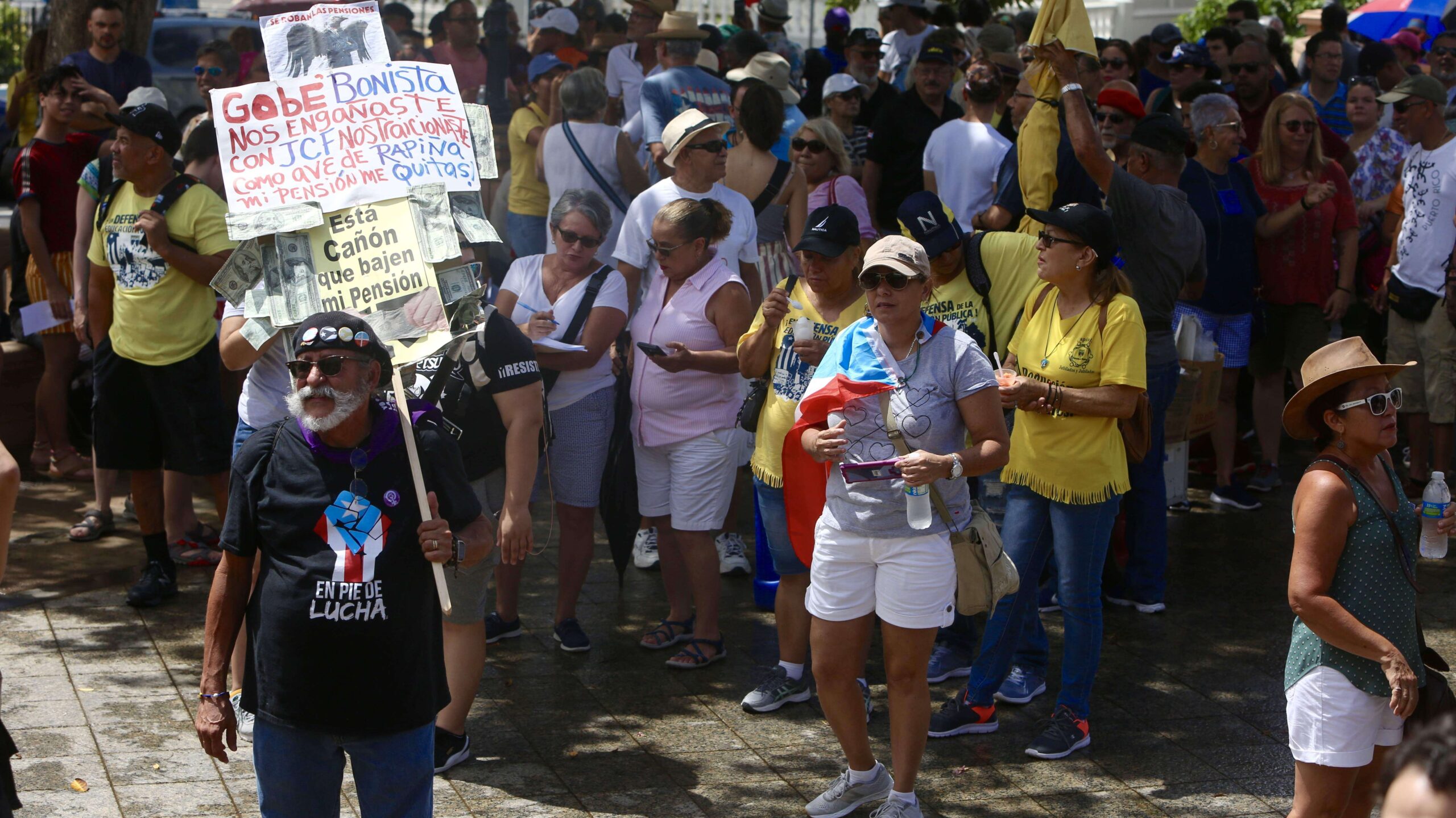 Pensionados y otros grupos marcharon hasta Fortaleza