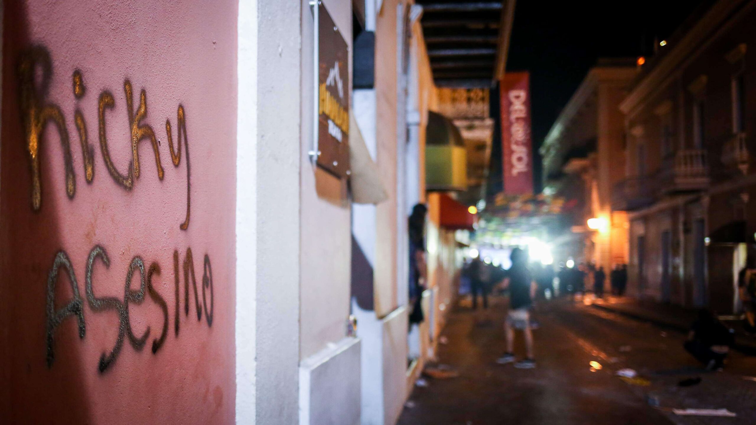Ciudadanos que no pudieron llegar a San Juan protestan desde sus municipios
