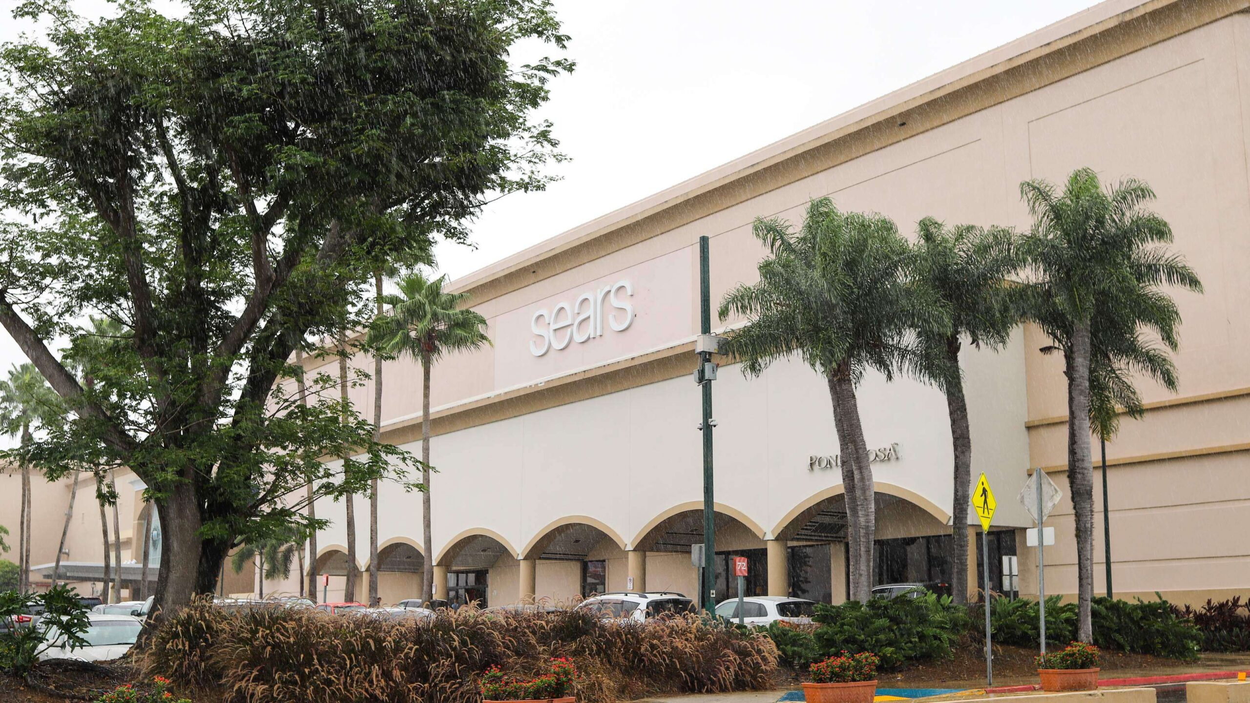 Plaza Las Américas también cerrará mañana