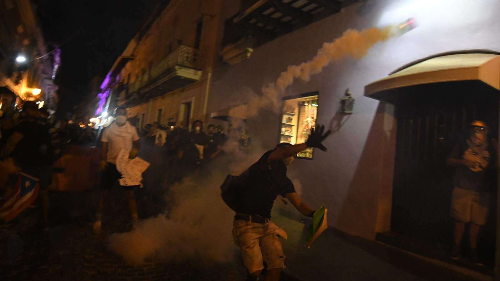 Radican cargos contra 2 de 5 detenidos durante manifestación en SJ