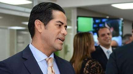 Edwin Miranda de KOI niega coordinación para manipular sondeos del Gobernad