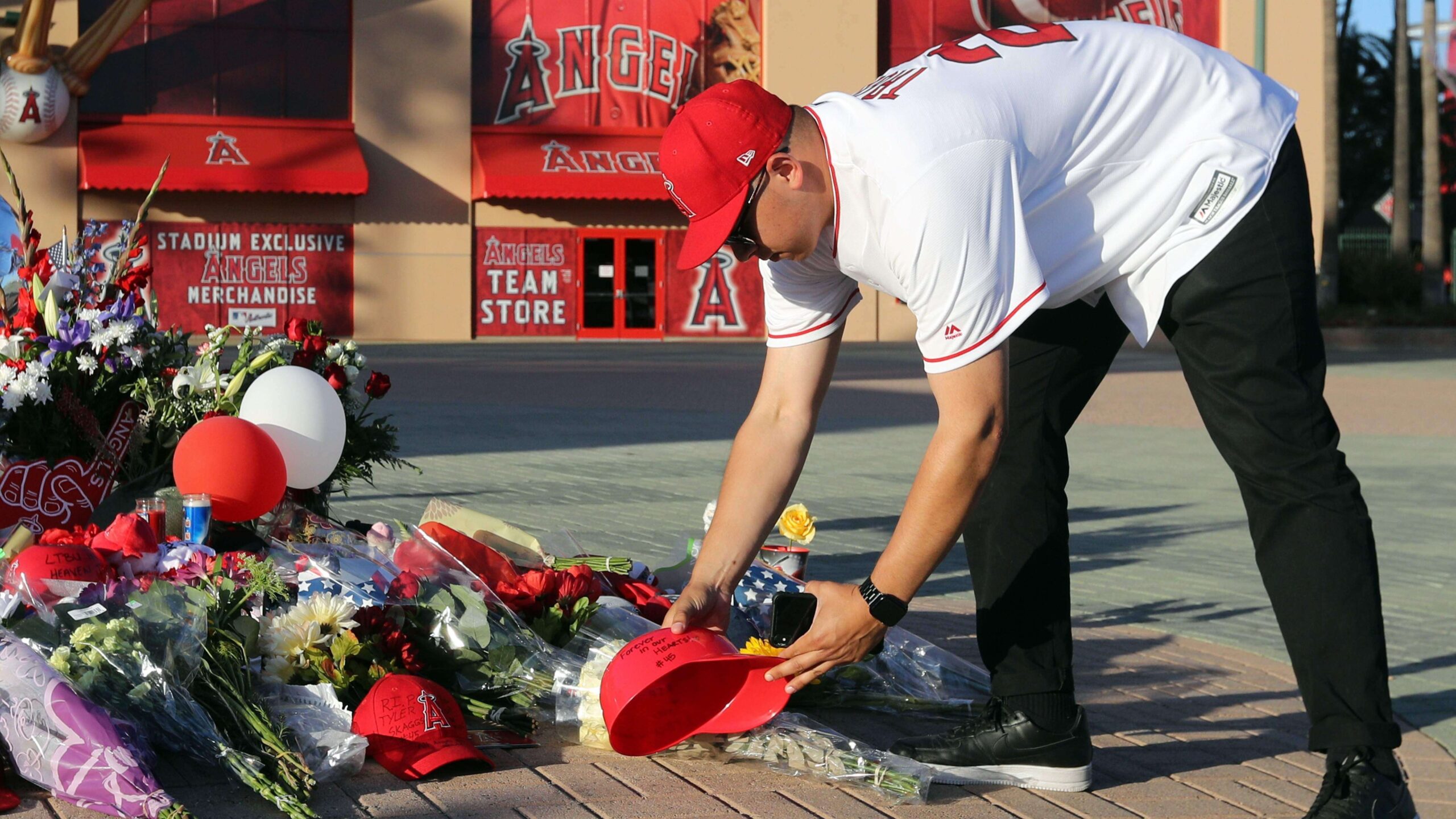 Hallan muerto a lanzador de los Angelinos