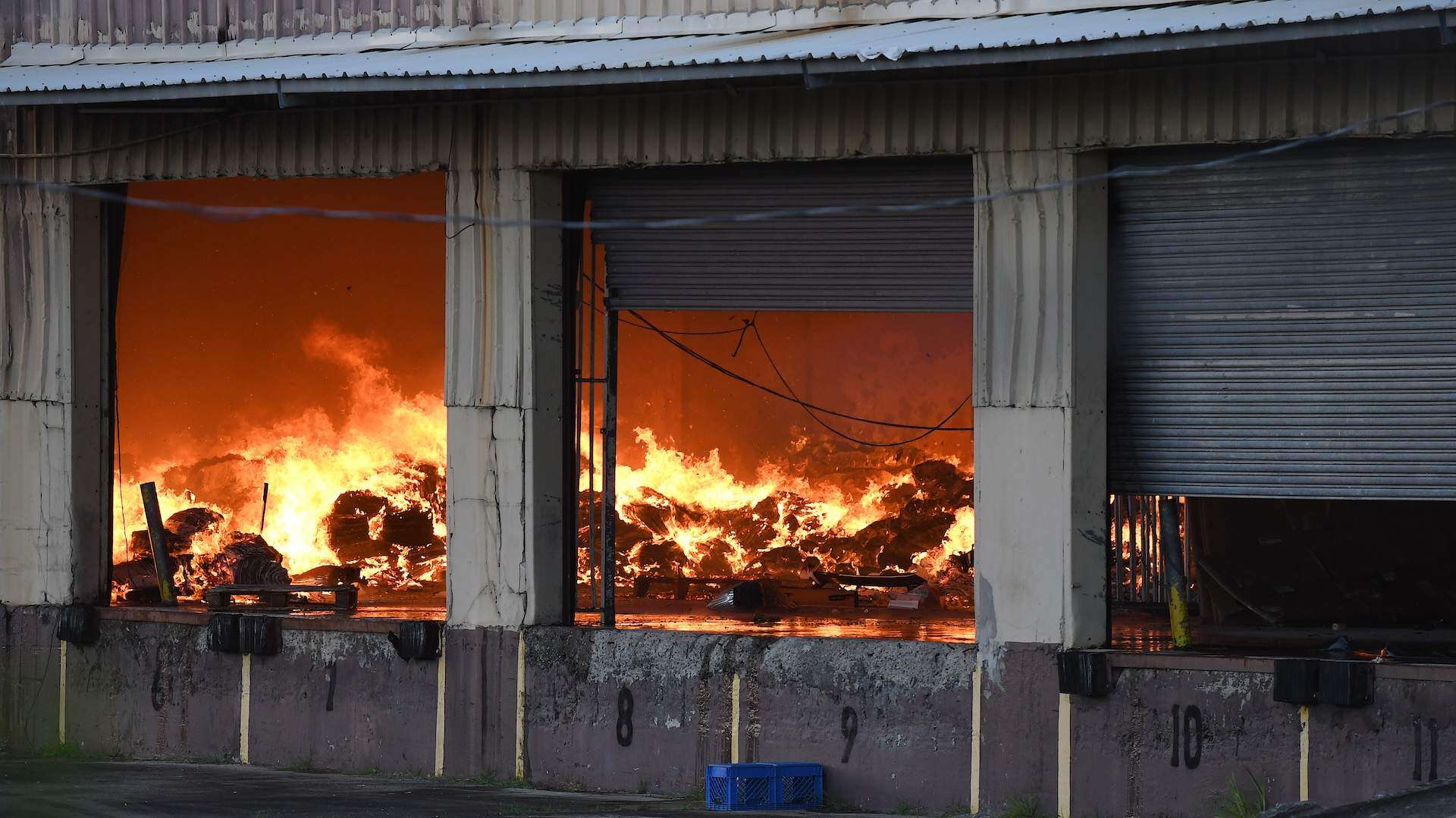 Se incendia fábrica de reciclaje en Río Grande