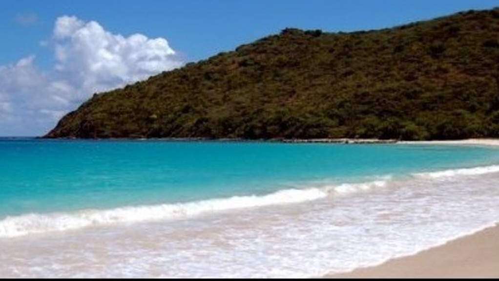 Familia varada en velero a solo horas del paso de Dorian por Culebra