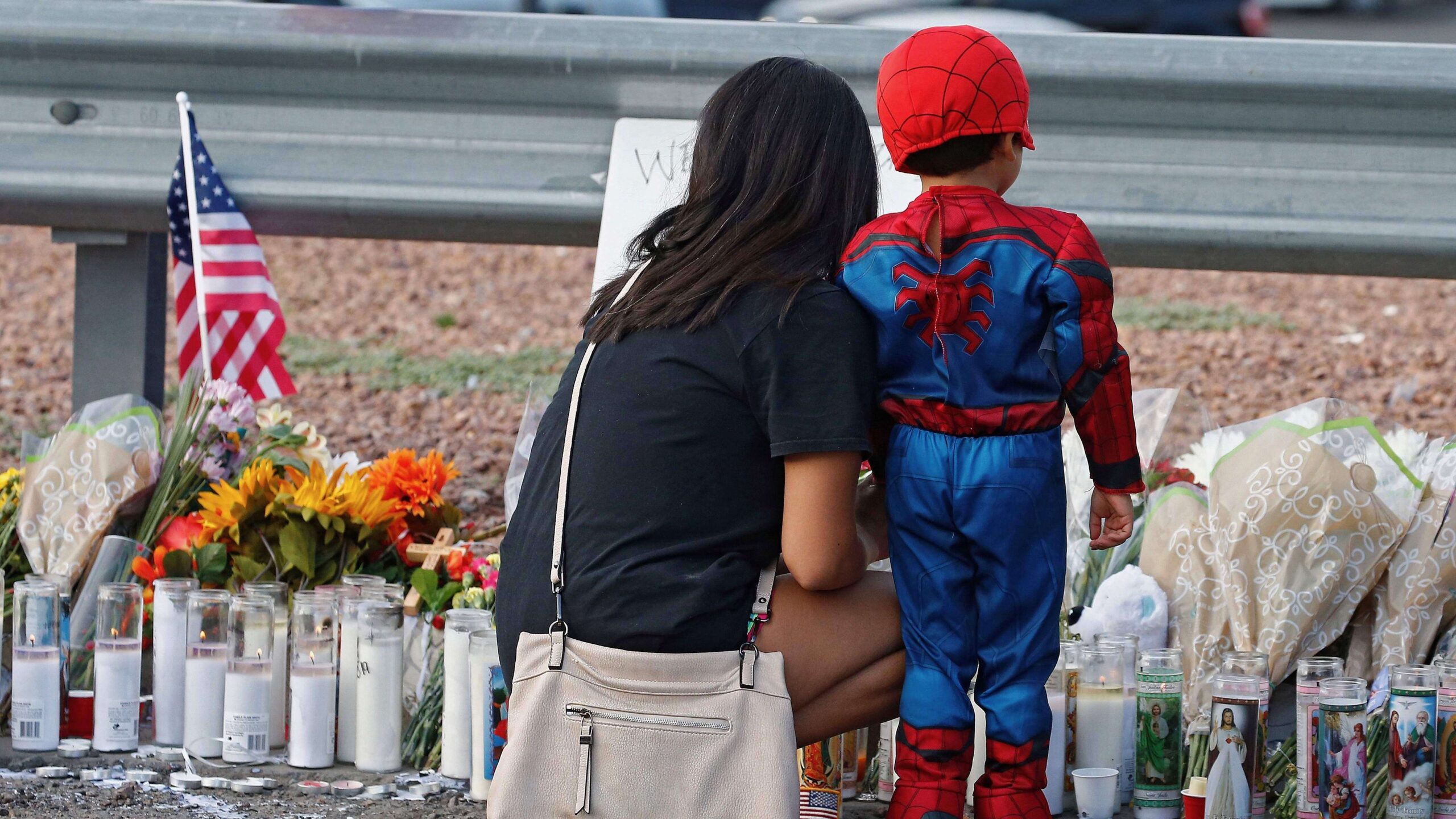 Se elevan a 22 las víctimas en tiroteo de El Paso