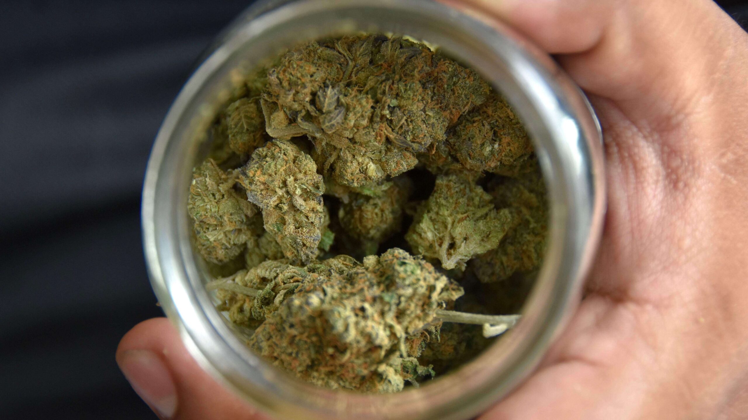 Estadounidenses gastan en drogas casi lo mismo que en alcohol