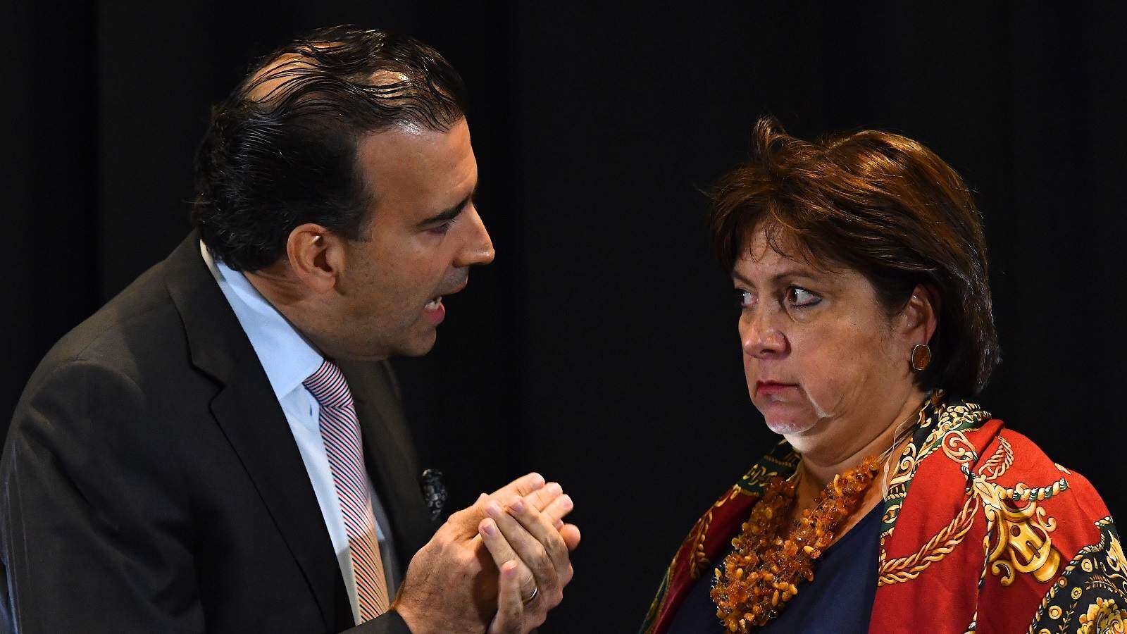 Junta pide reforma en la contratación de servicios del Gobierno