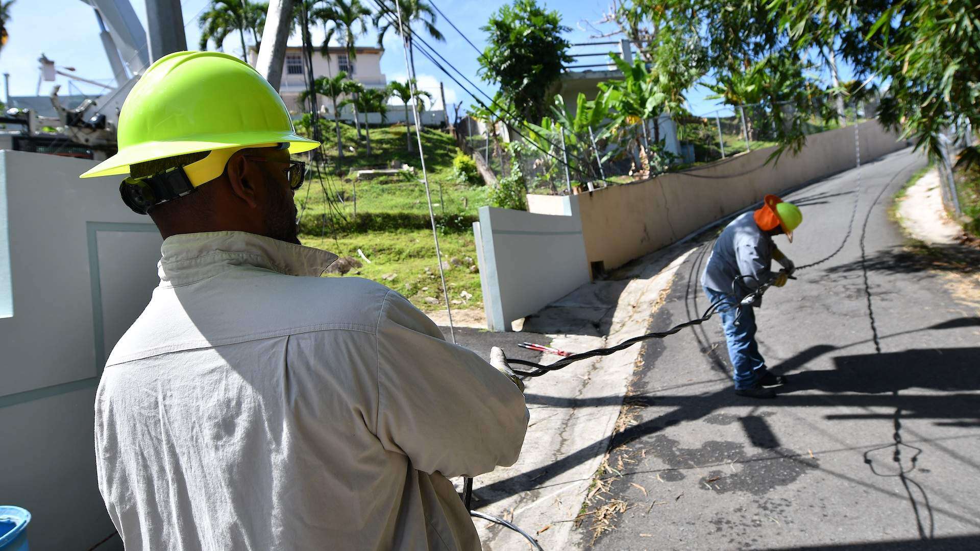 La AEE reemplazará postes en varias zonas mañana