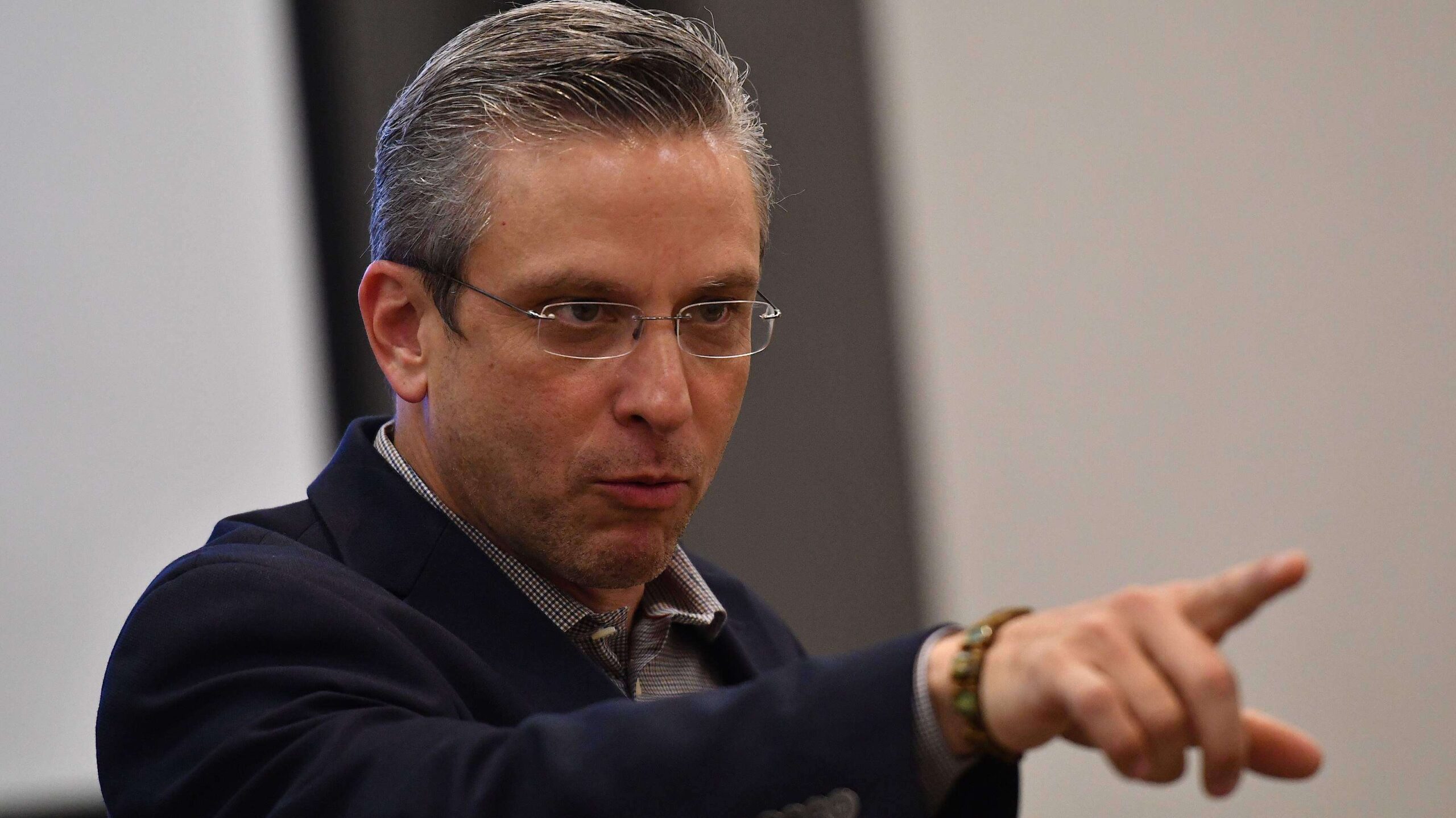 García Padilla desmiente al reverendo Jorge Raschke en las redes