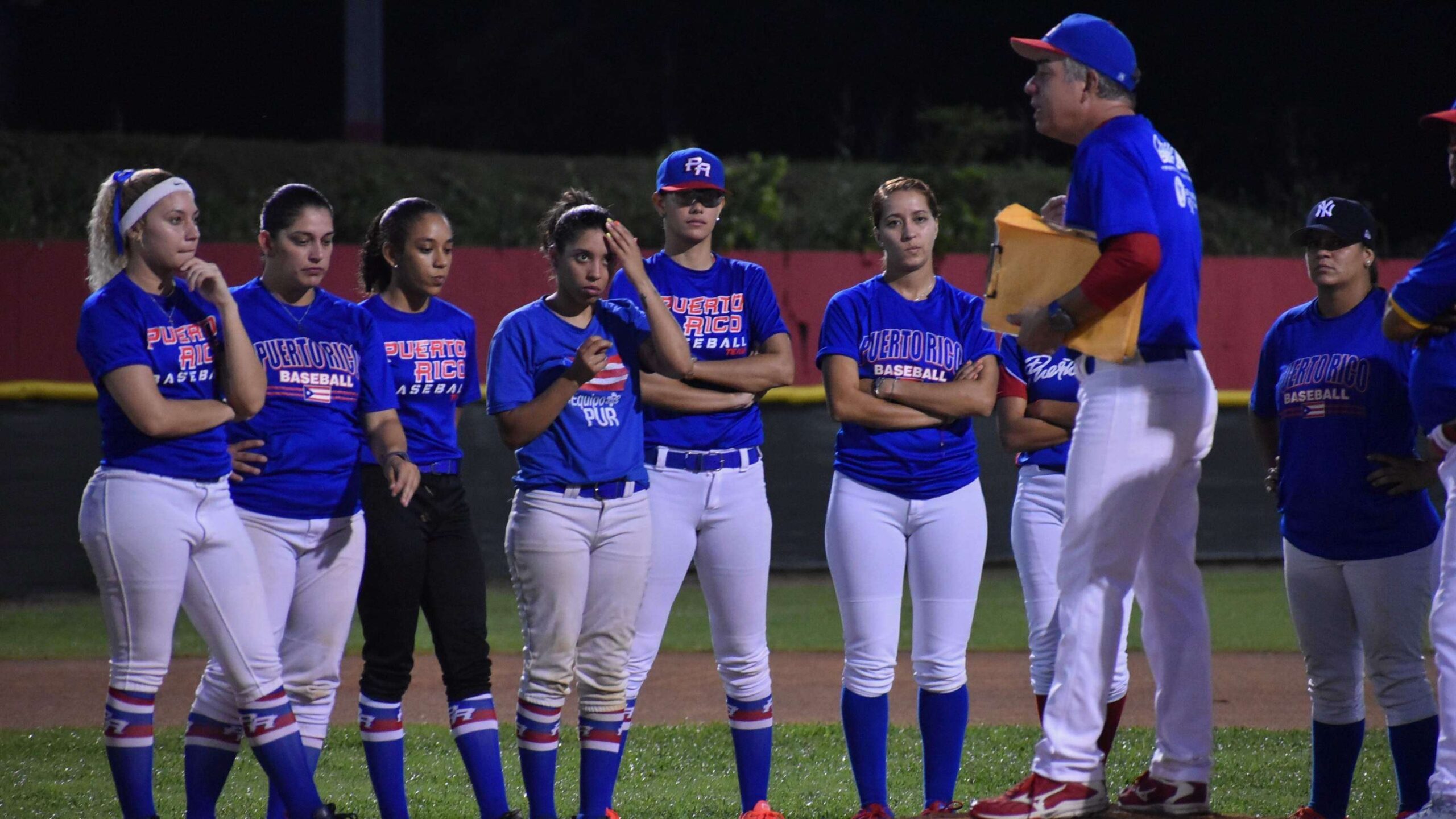 Escogen a las 20 jugadoras del Equipo Nacional femenino de béisbol