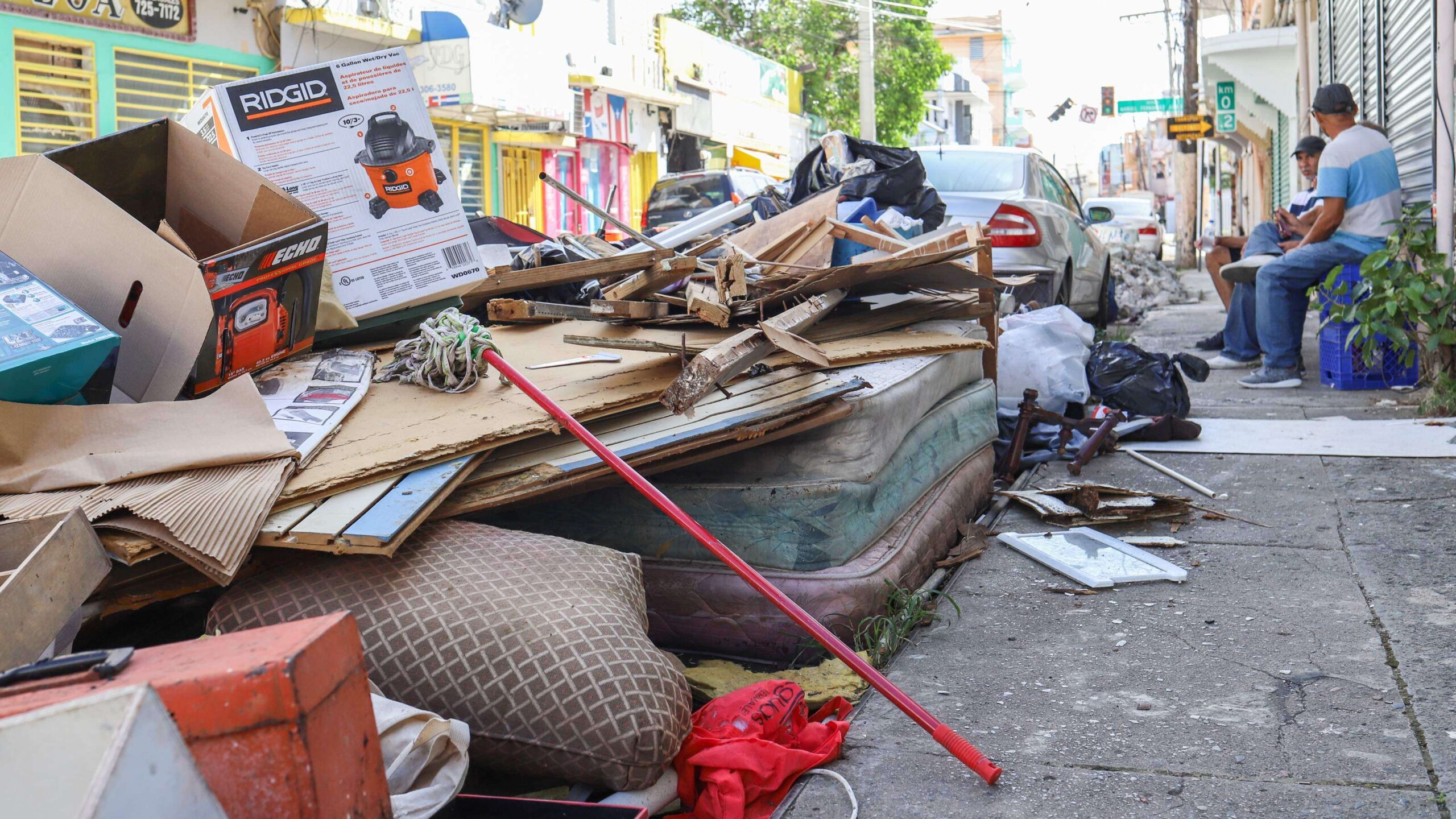 Casi dos años para un recogido de escombros que en otros lugares toma seman