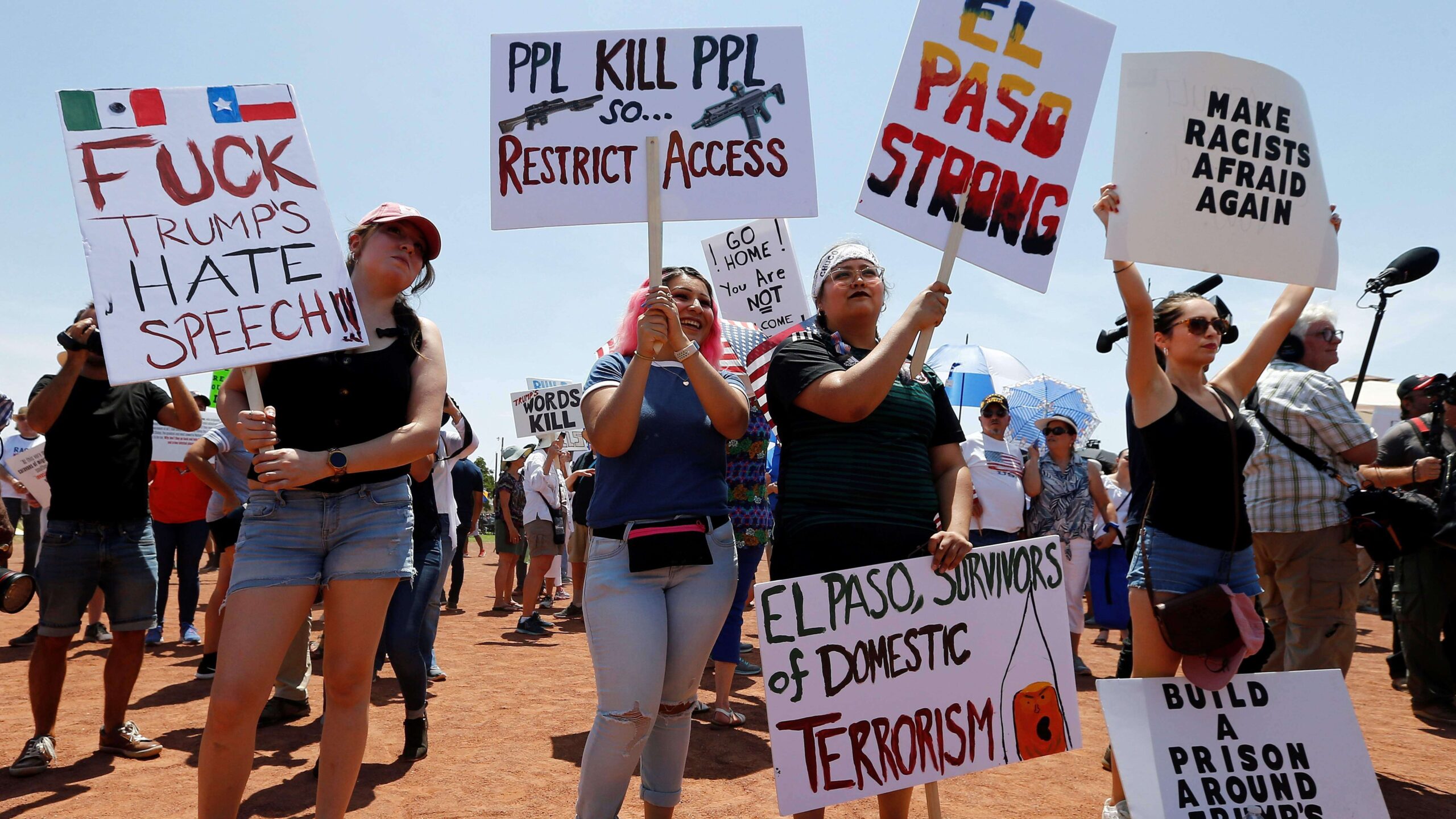 Latinos se manifiestan en El Paso contra el racismo