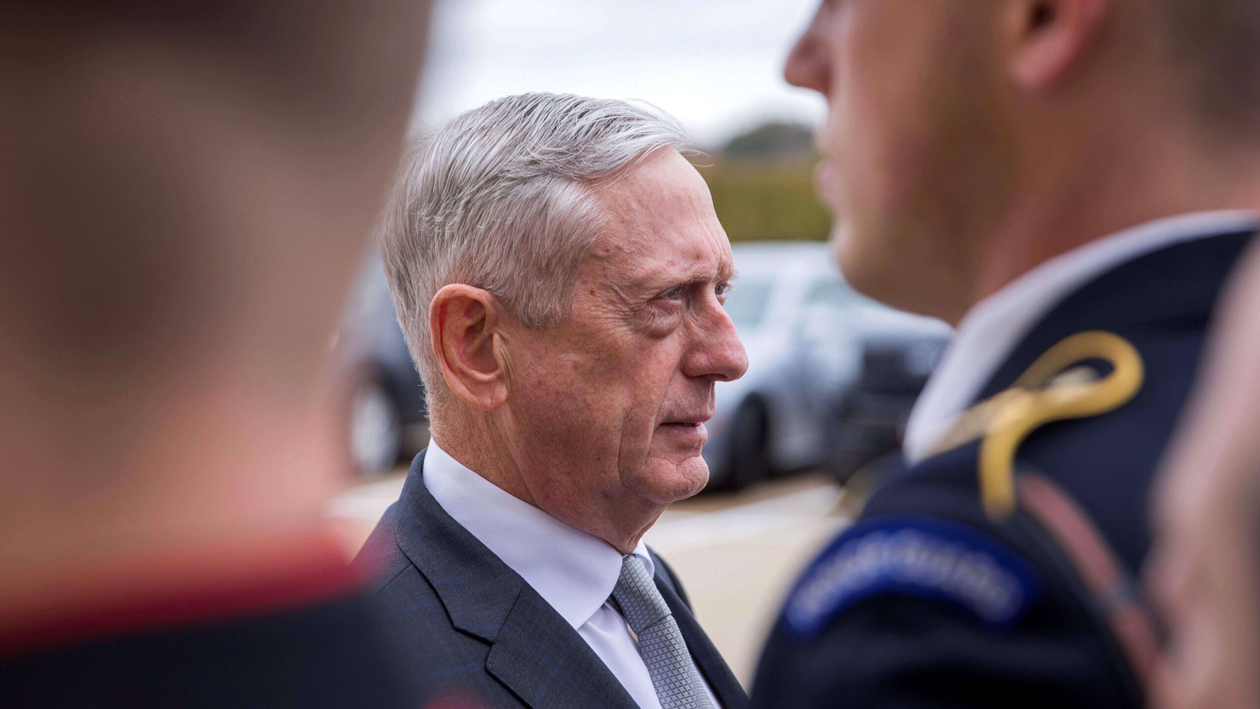 Exfuncionario de Trump lo acusa de dividir al país en ‘tribus hostiles’