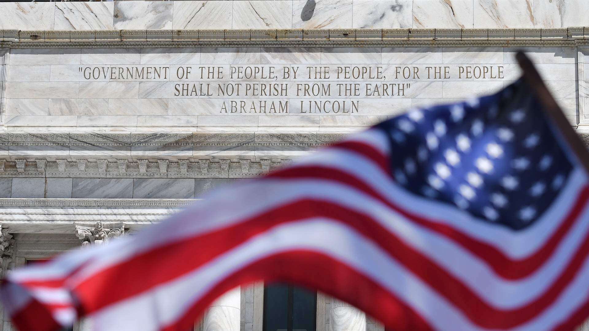 Estadistas intentan pasar la página de Rosselló con una marcha