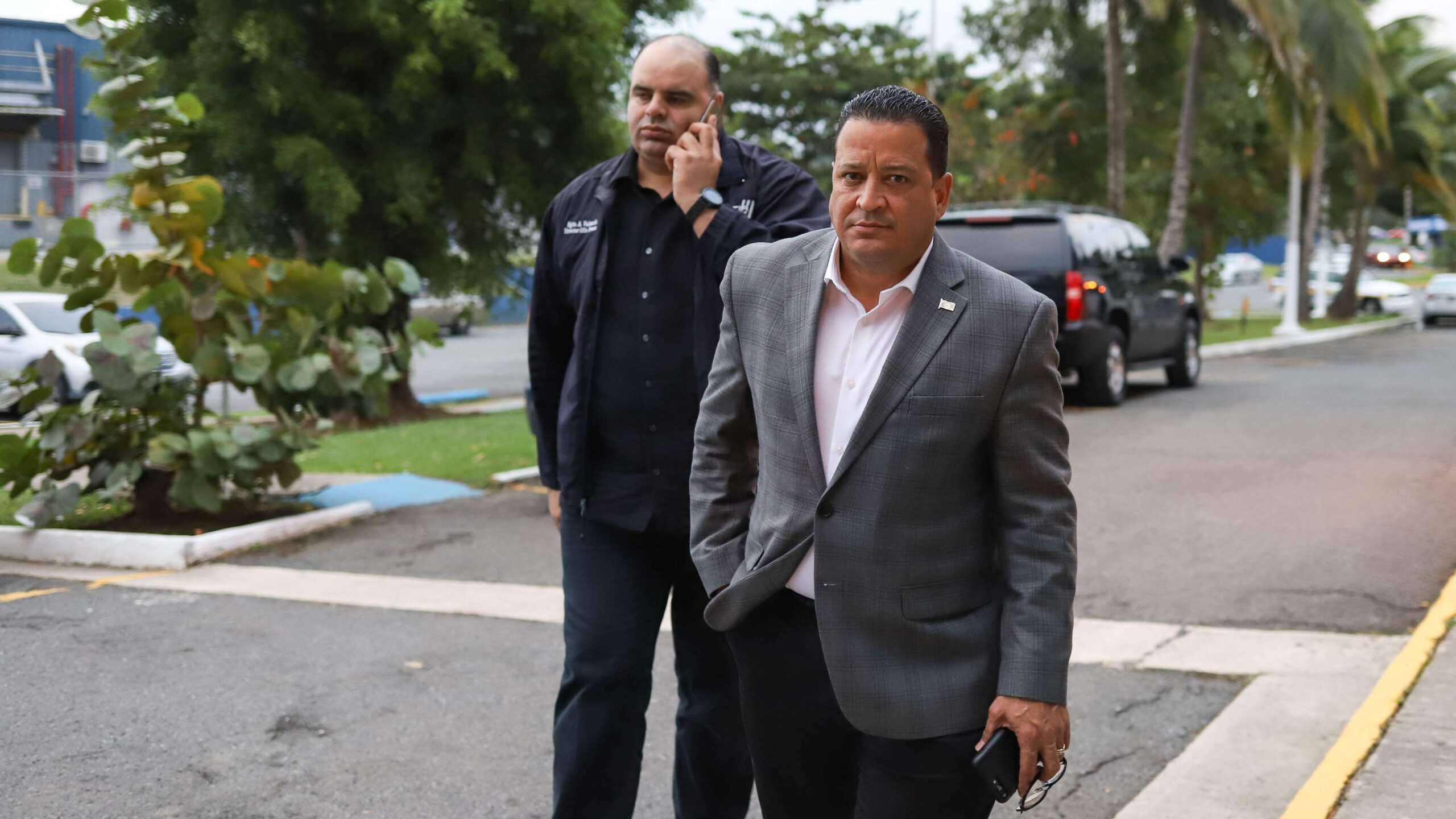 Comida y renta incluida para las escoltas de Ricardo Rosselló en EEUU