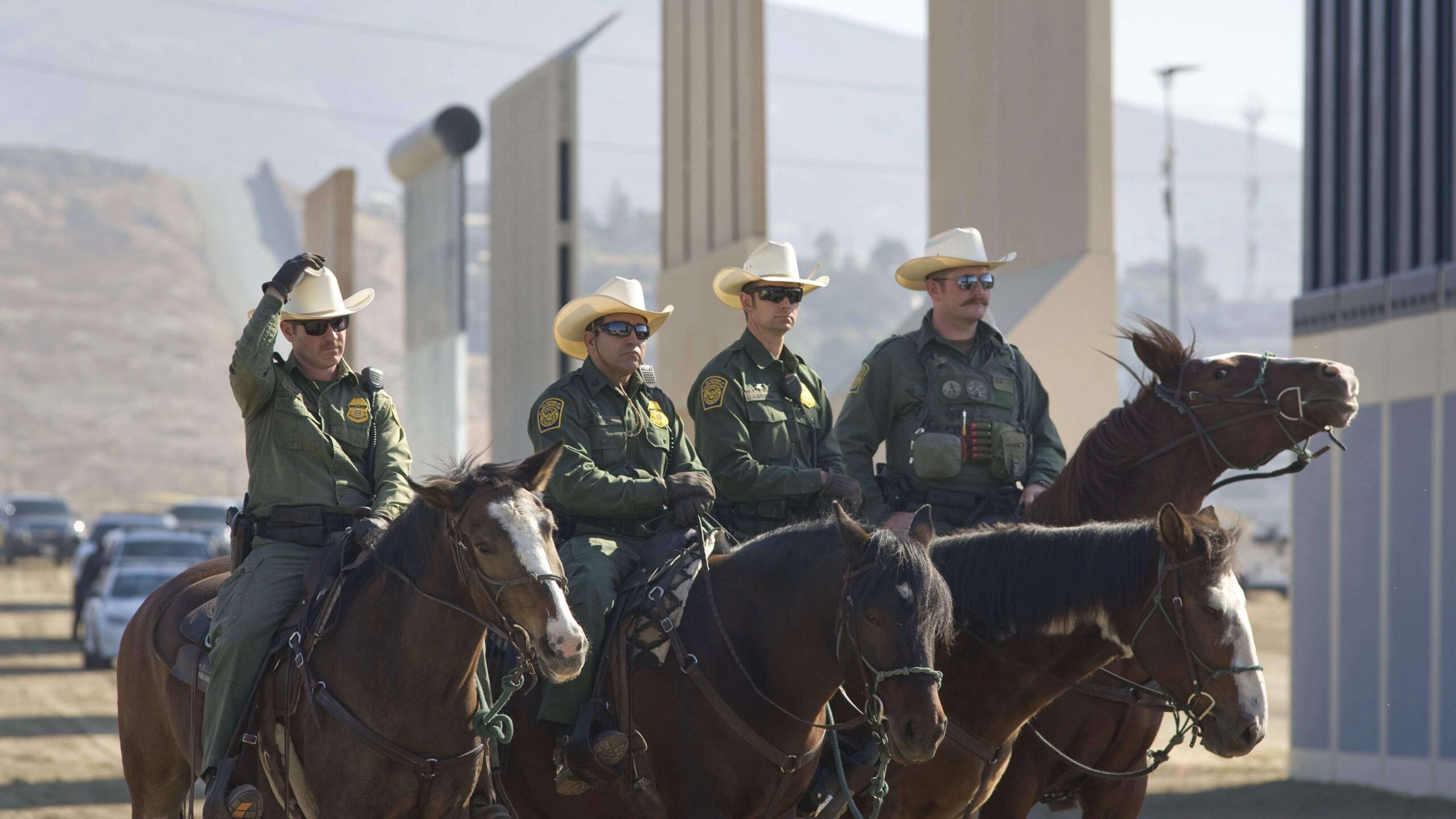 Dinero para el muro de Trump podría ser desviado de pensiones militares