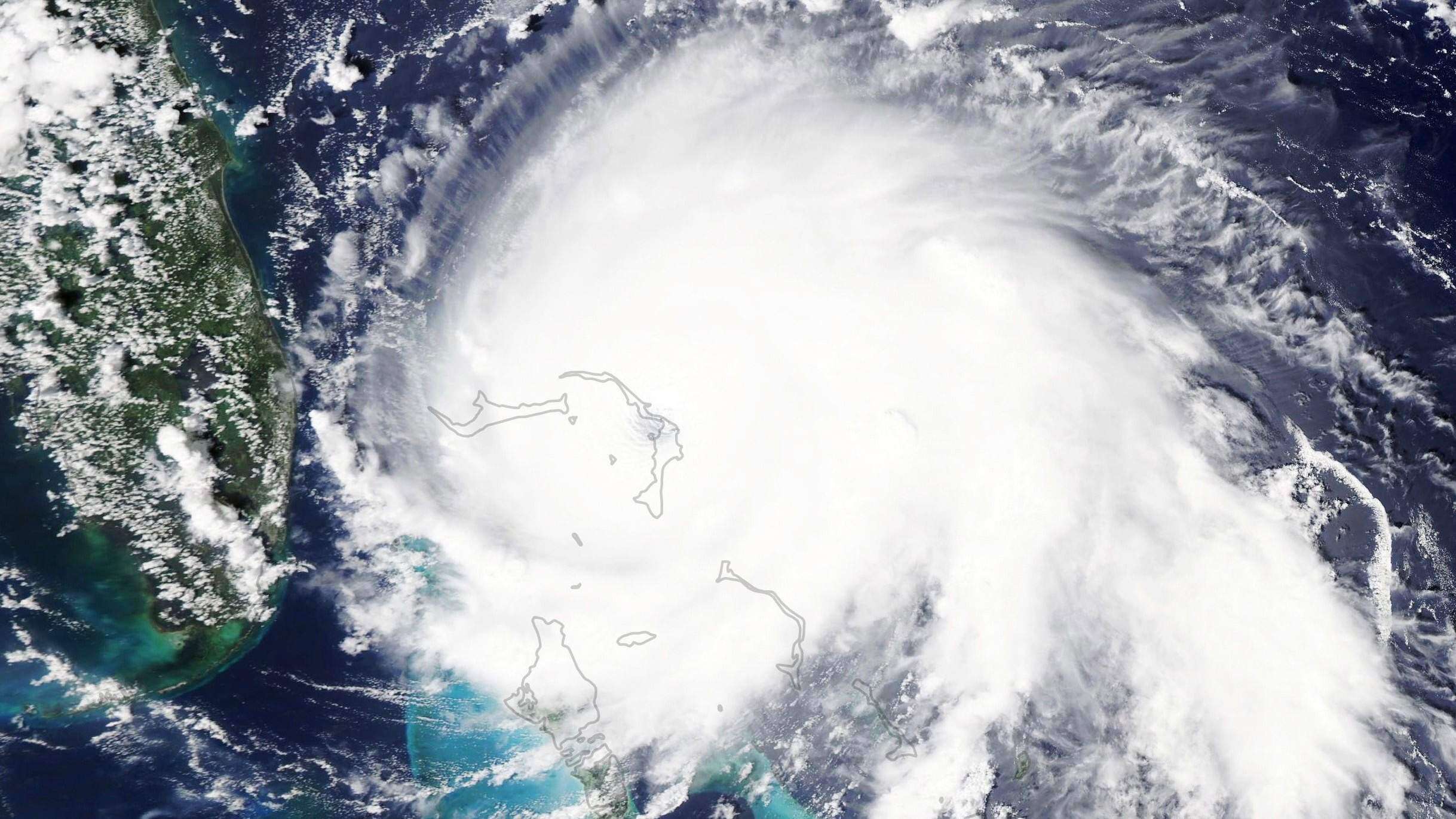 Dorian arrasa las Bahamas y no se prevé su pronta salida