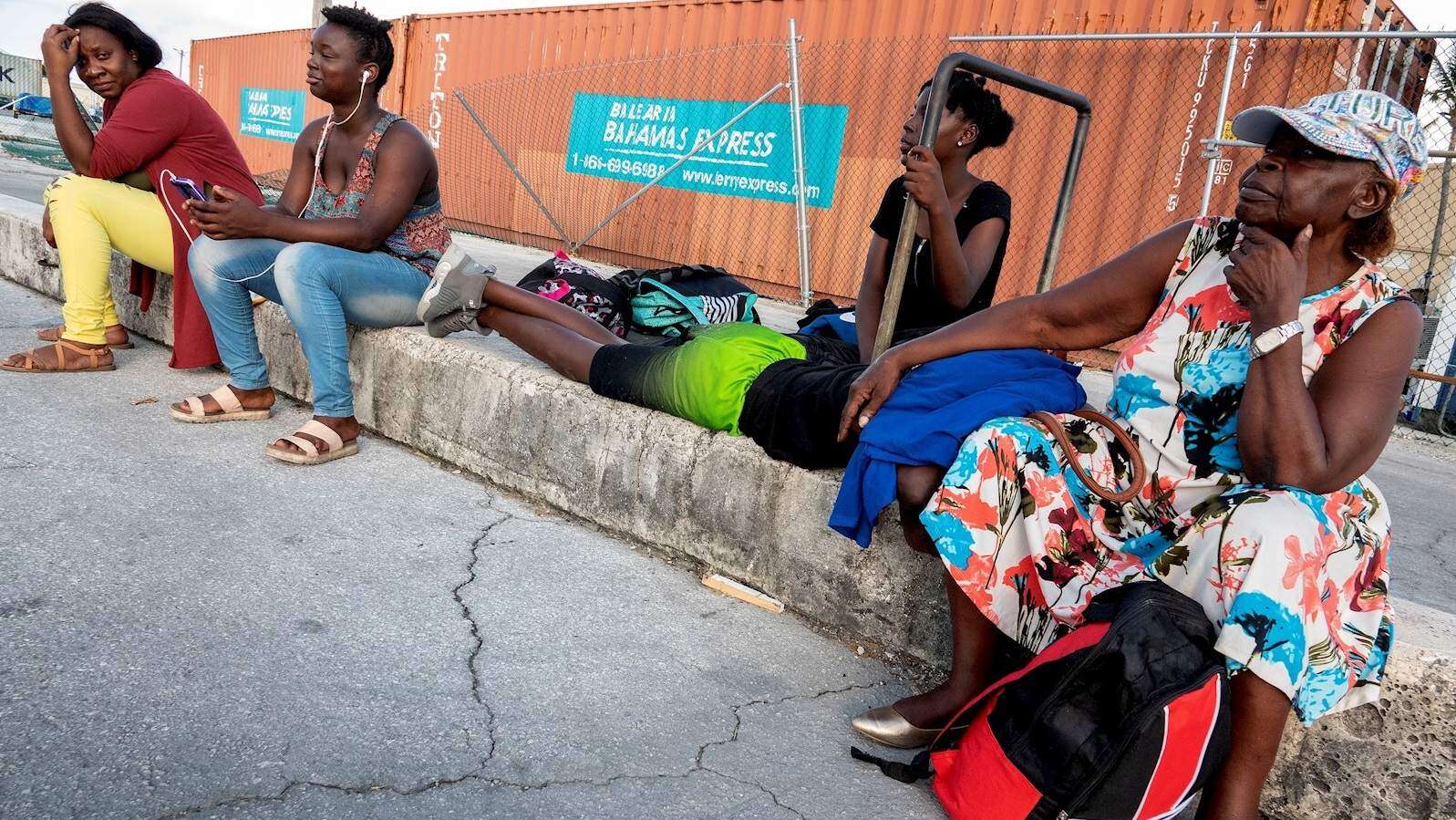 Falla en comunicaciones y desespero por emigrar, Bahamas vive nuestro María