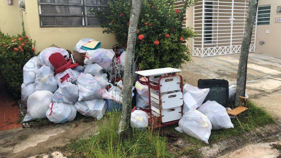 Residentes de Carolina provocan operativo de emergencia por montañas de bas