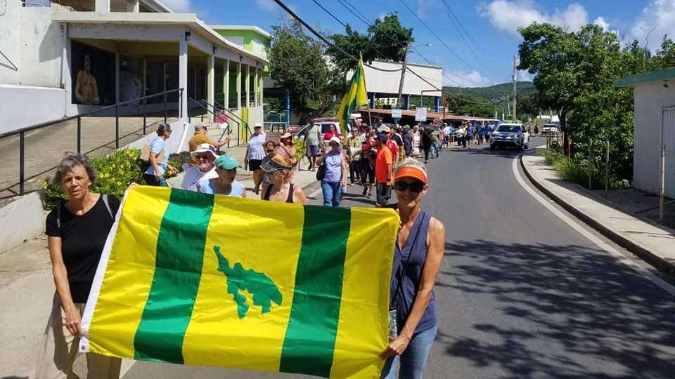 Cientos marchan en las islas municipio contra ATM