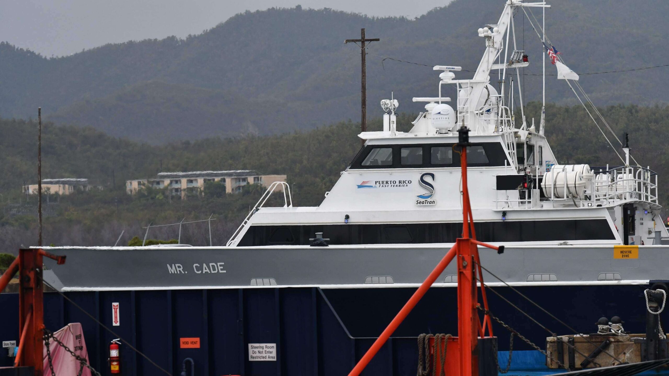Viequenses impidieron por horas la salida de directora de ATM