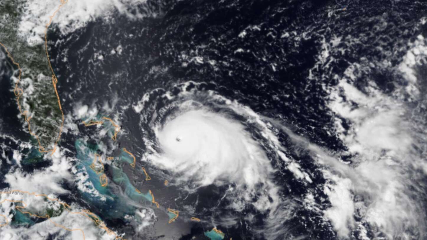 Las primeras imágenes del impacto del potente huracán Dorian
