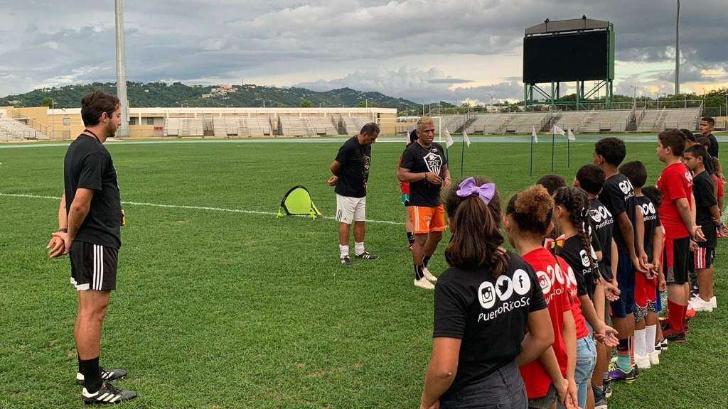 Becan 50 niños para jugar fútbol