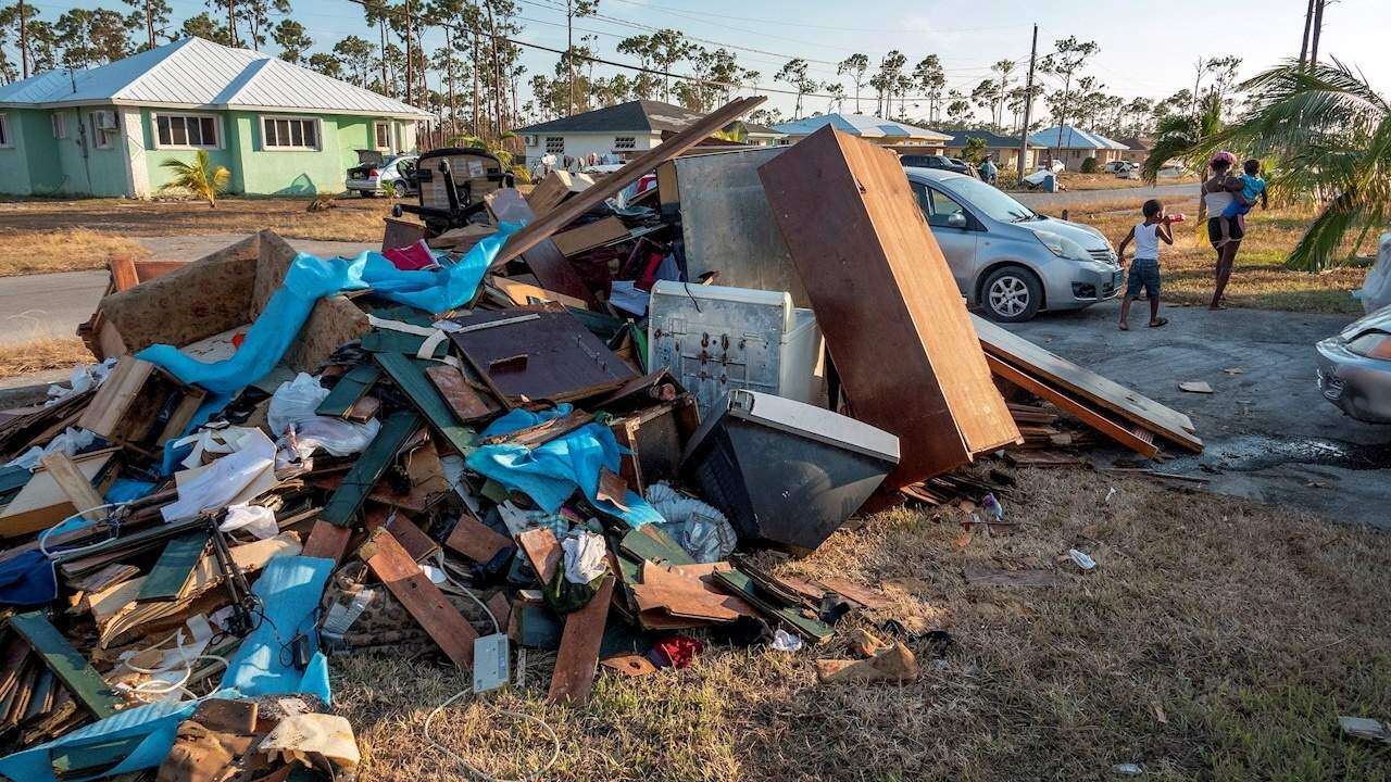 Siguen desaparecidos 1,300 en Bahamas