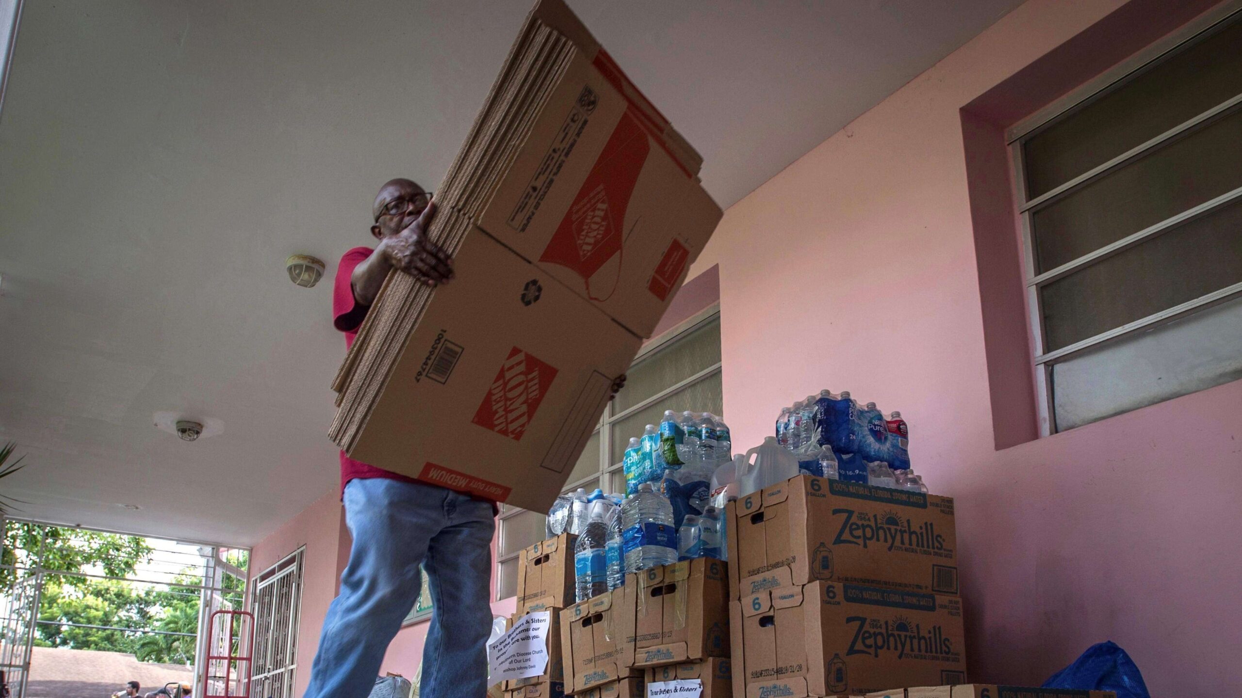 Primer paso en recuperación de las Bahamas es levantar a islas principales