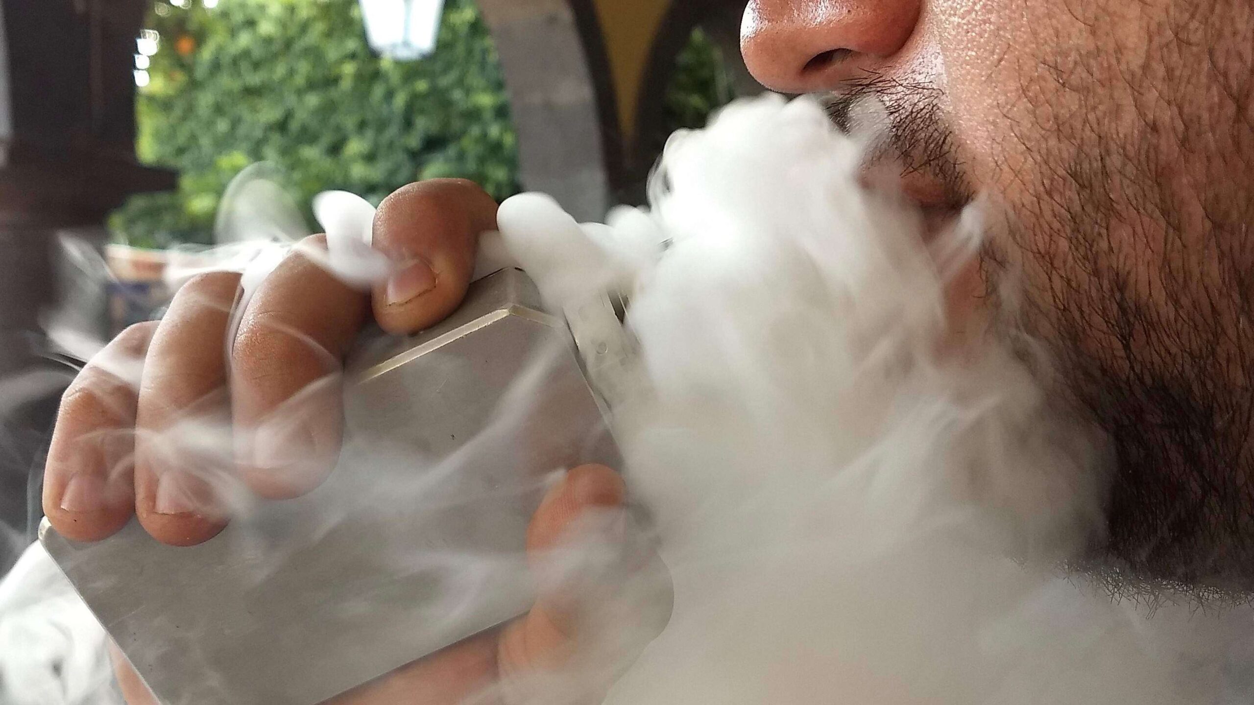 Nueva York da paso a la prohibición del ‘vapeo’