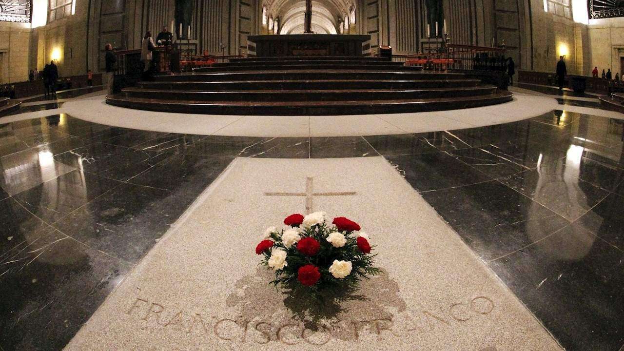 Supremo español aprueba exhumación de Francisco Franco