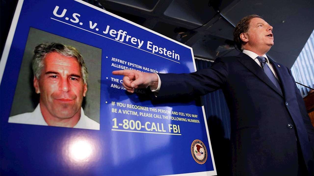 Víctima de Epstein también acusa al príncipe Andrés de violarla