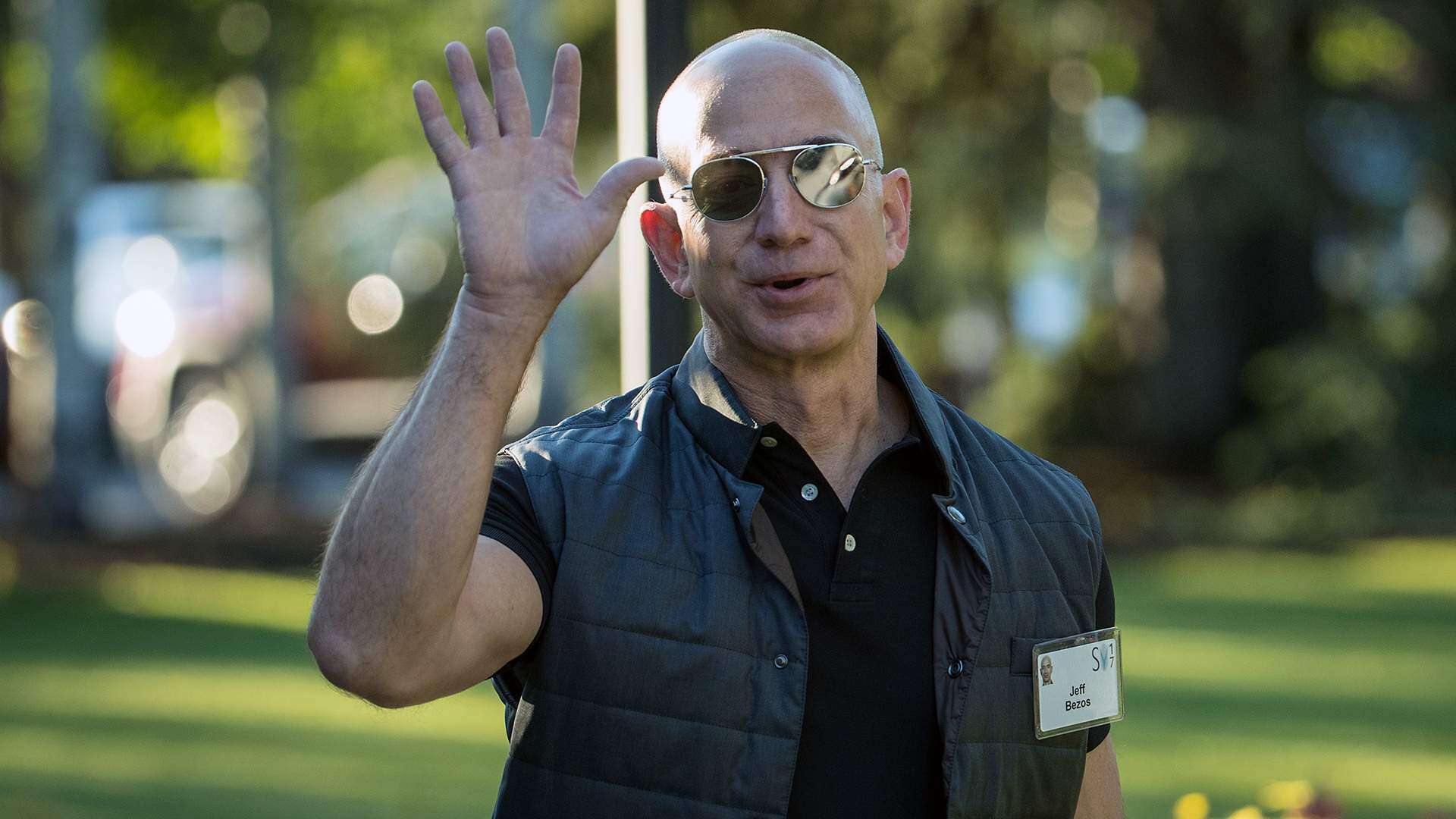 Amazon se compromete a operar con energía renovable  al 100%