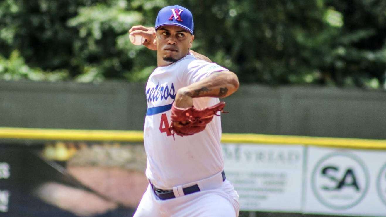 Fernando Cruz se acerca a histórica marca de ponches