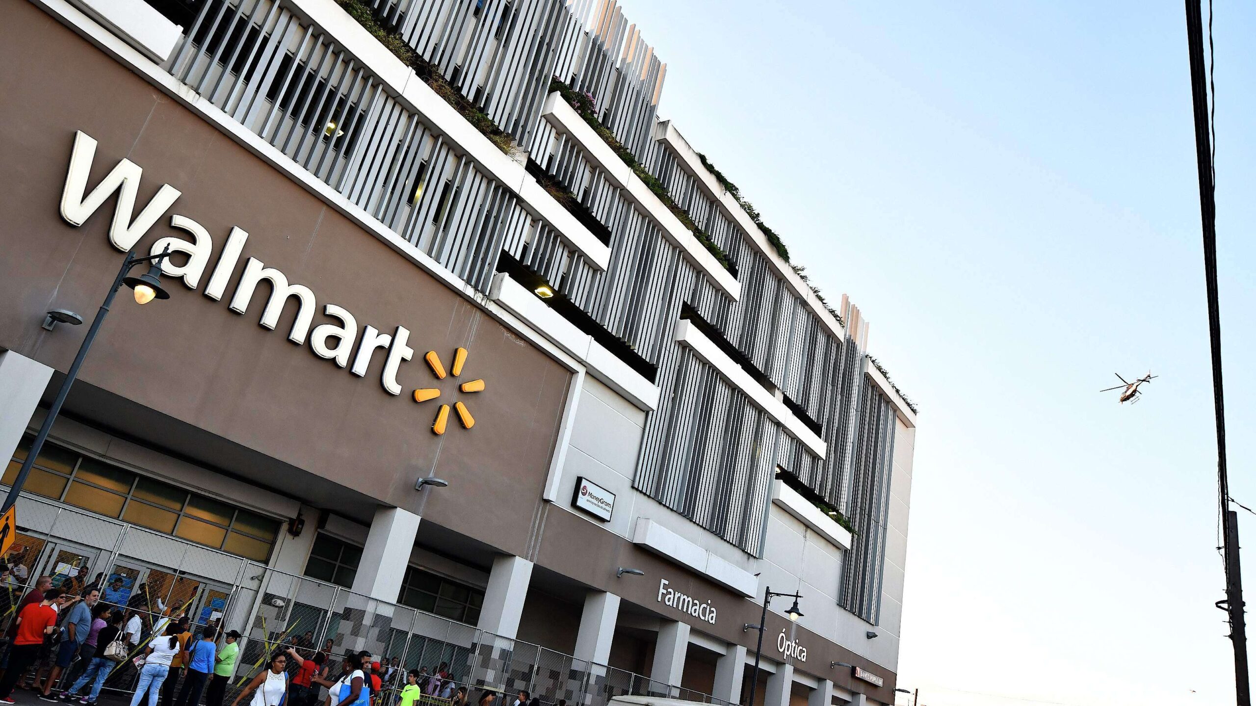 Libre bajo fianza mujer que se apropió de televisores en Walmart