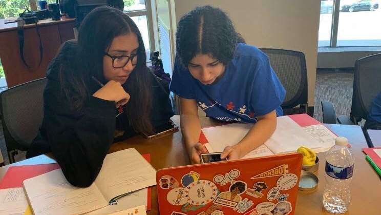 Joven pepiniana es escogida para formar parte de educación cívica