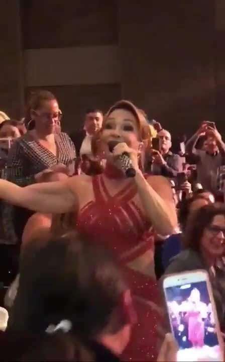 Así reaccionó Yolandita Monge a la sorpresa de Manny Manuel