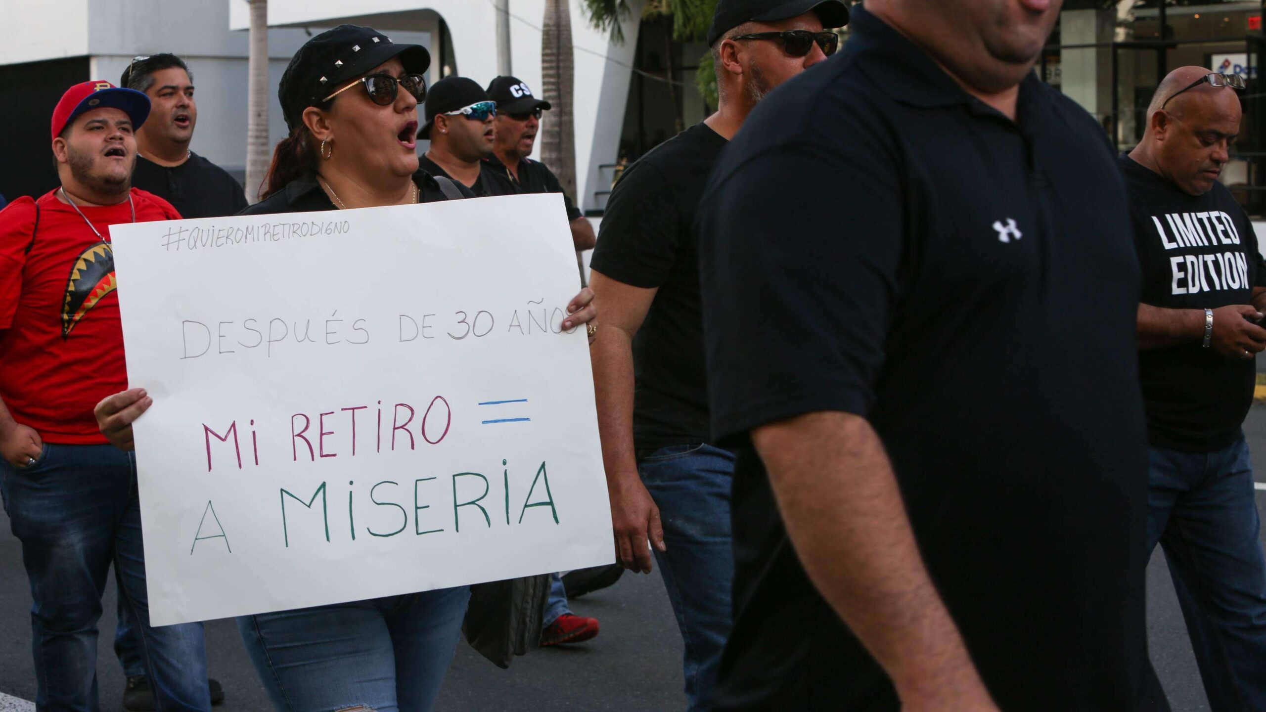 Manifestantes interrumpen la noche de Carrión III con cacerolazo