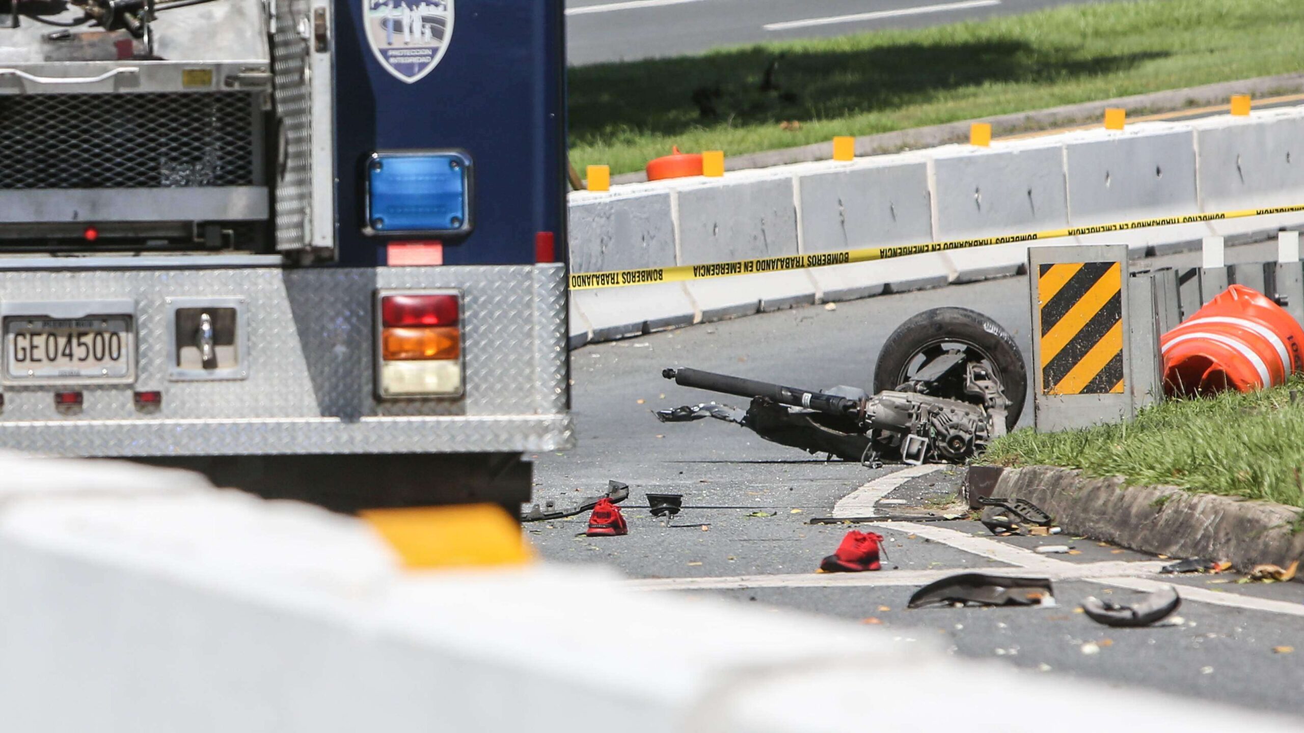 Grave hombre que impactó barrera de metal en Carolina