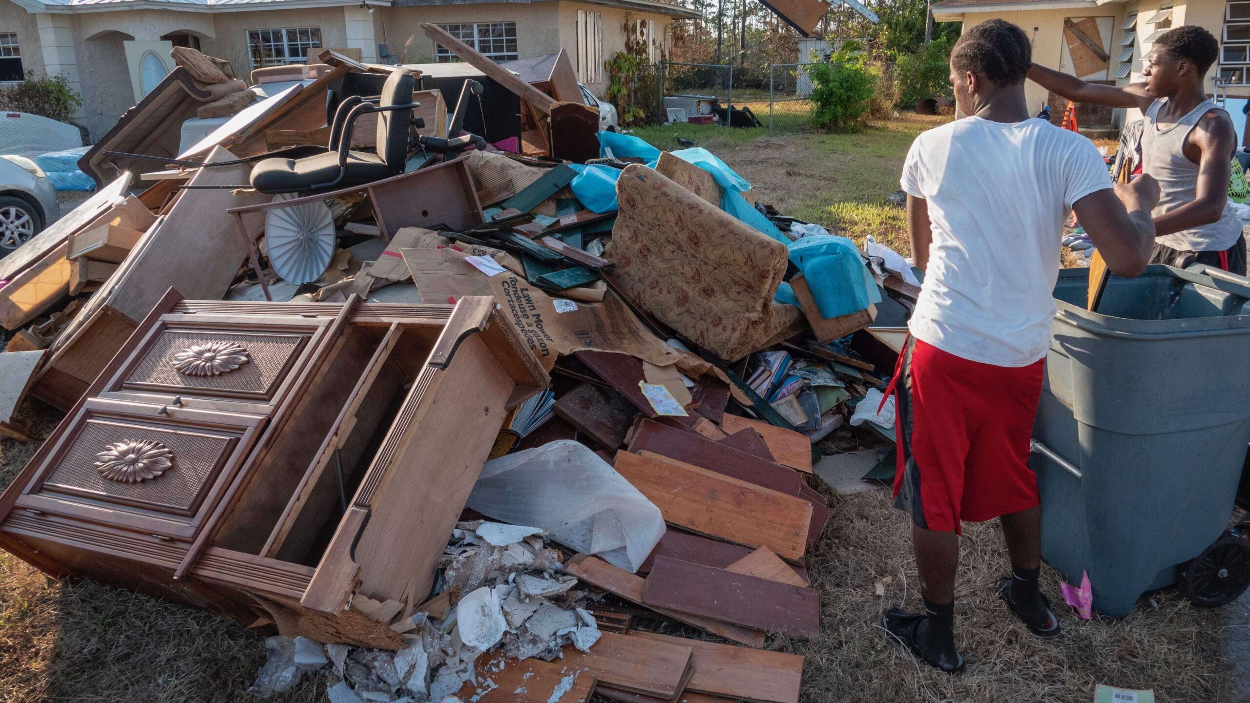 Siguen desaparecidas cientos de personas en las Bahamas