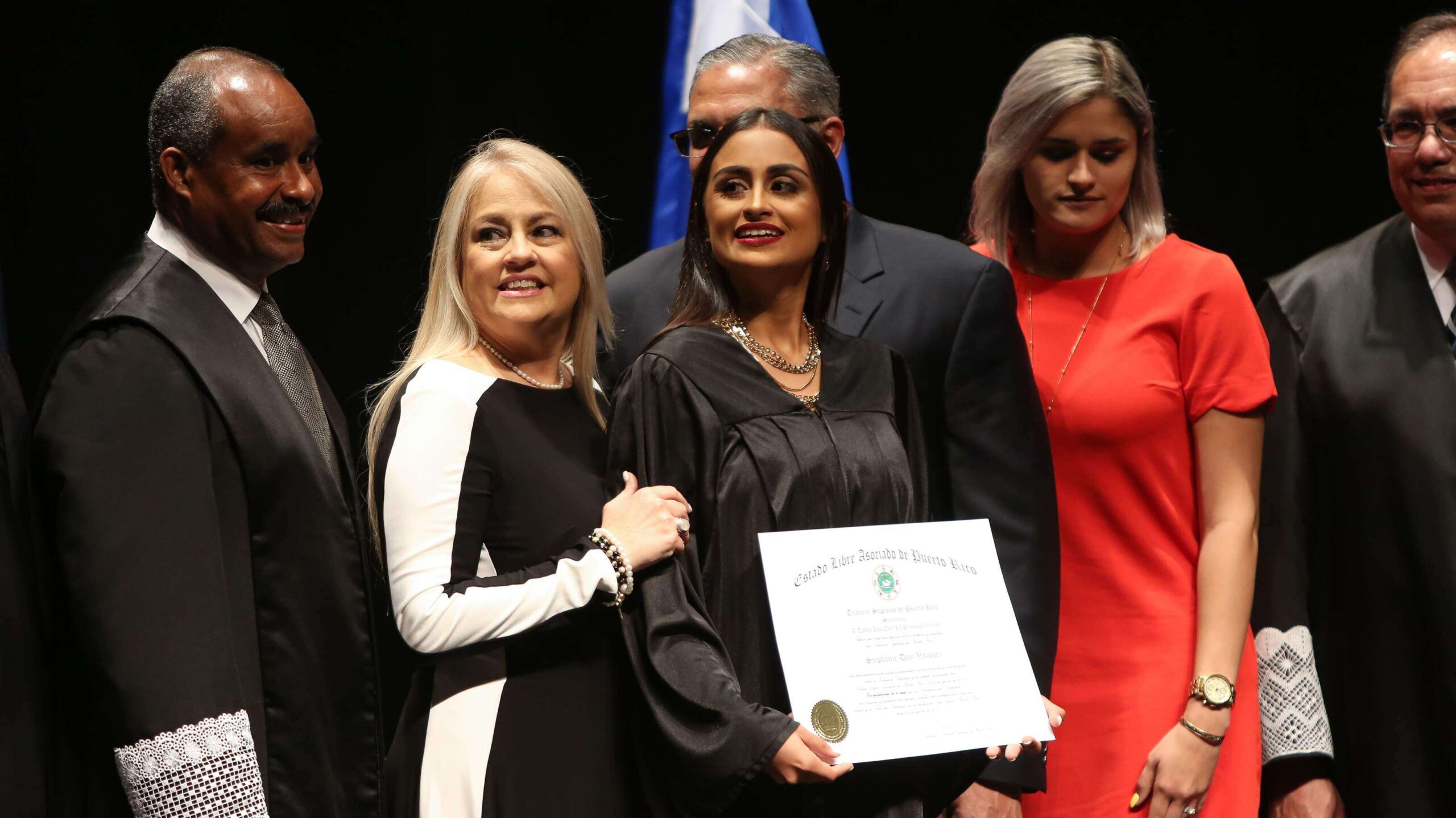 Ambas hijas de Gobernadora con relación en el Gobierno