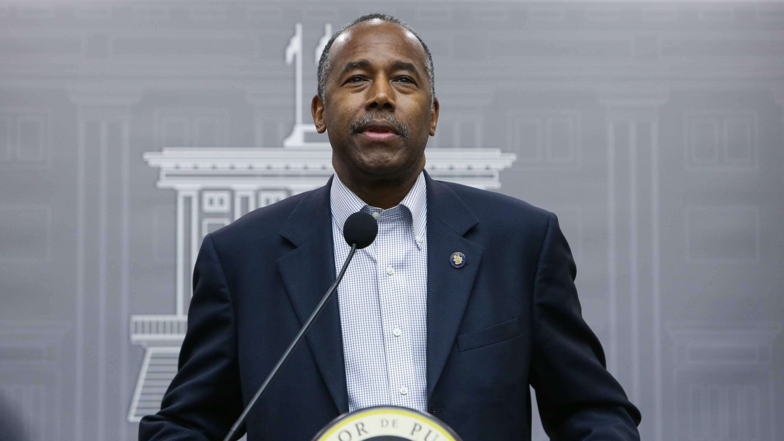 Nydia Velázquez cuestiona a HUD por fondos de recuperación aguantados