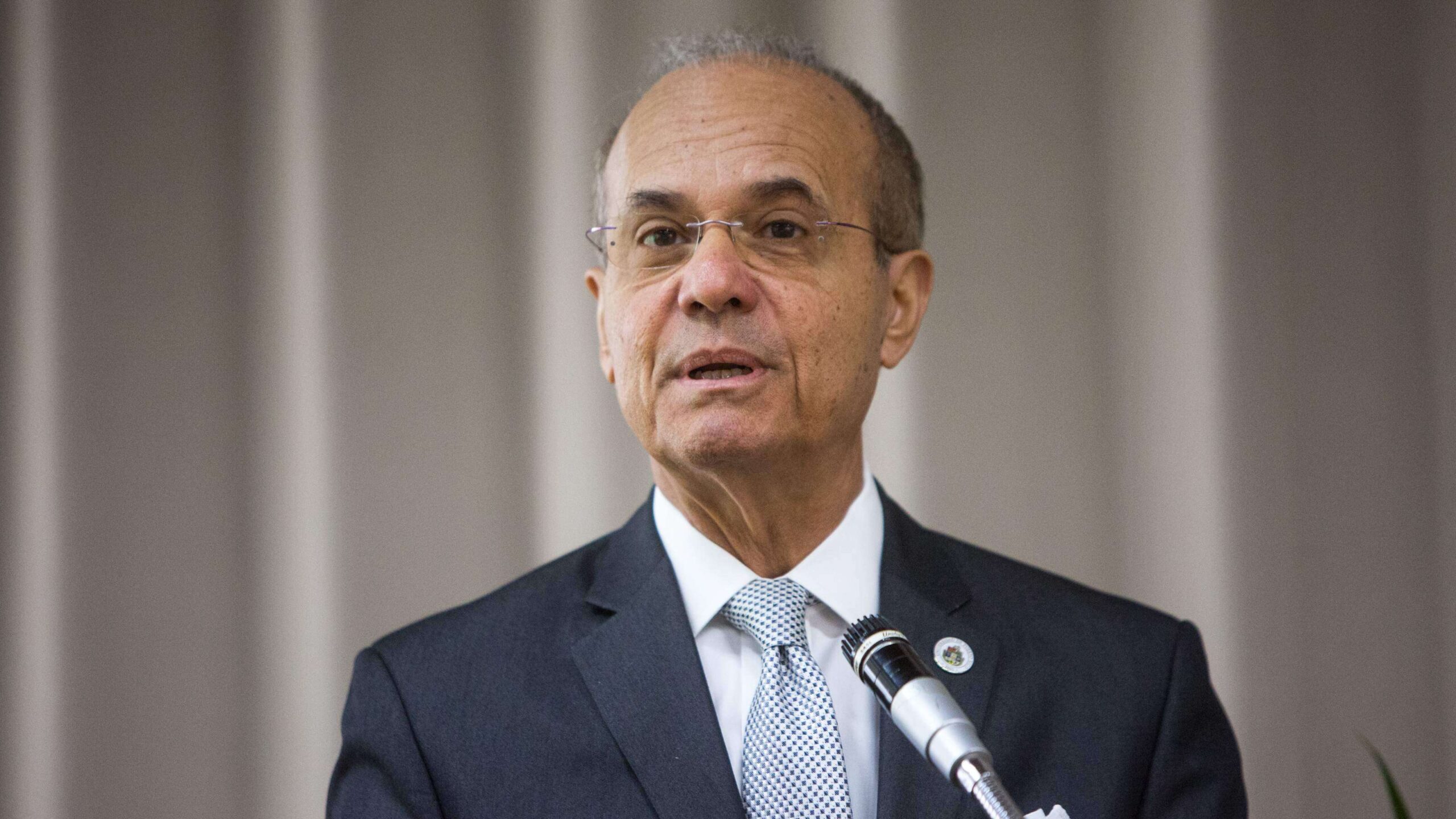 Presidente UPR dirige su ofensiva a la Junta ante recortes