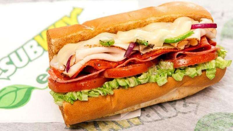 Subway justifica aumento de precios en momentos en que baja el IVU