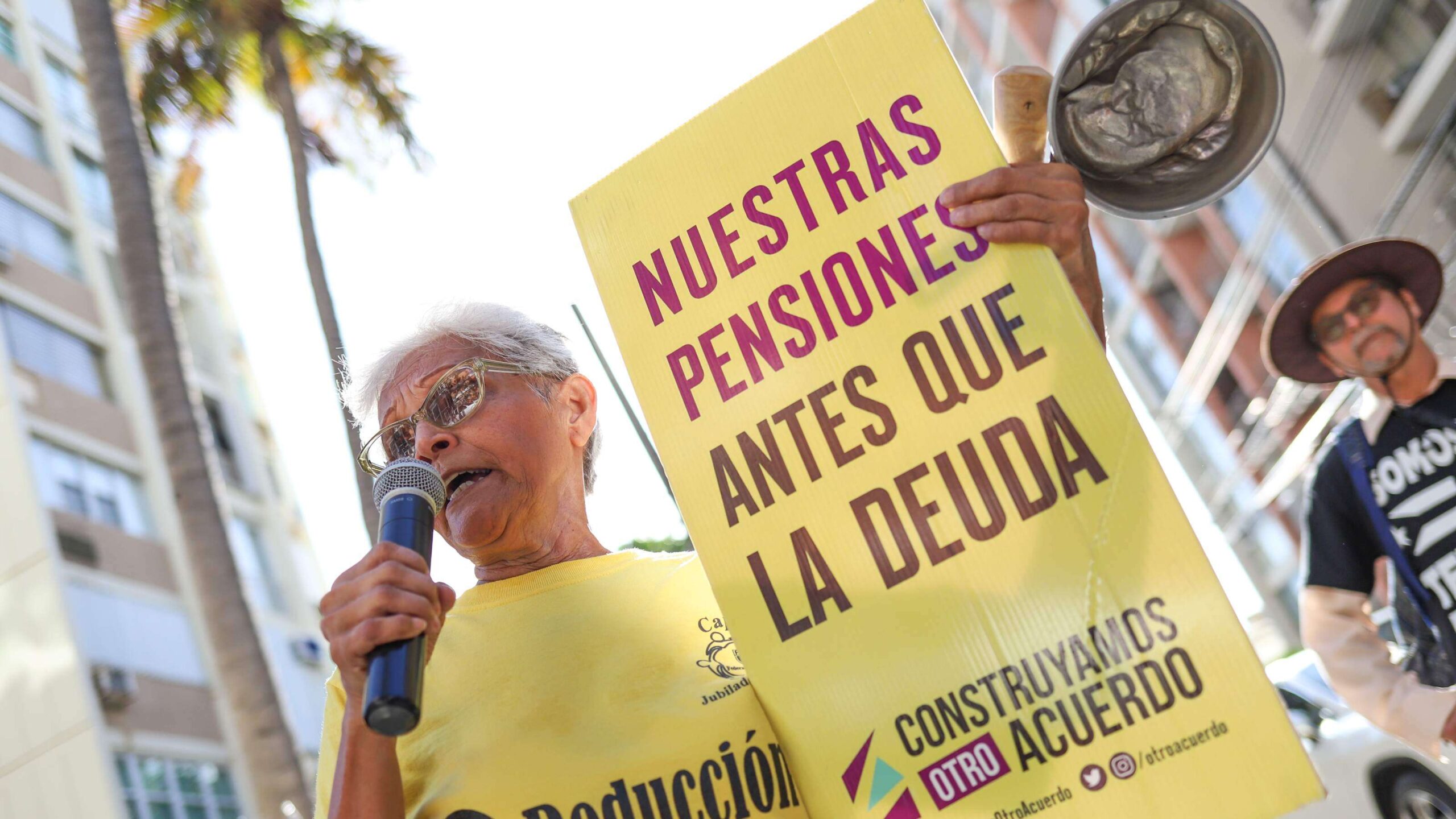 Se forma manifestación frente a la calle Fortaleza