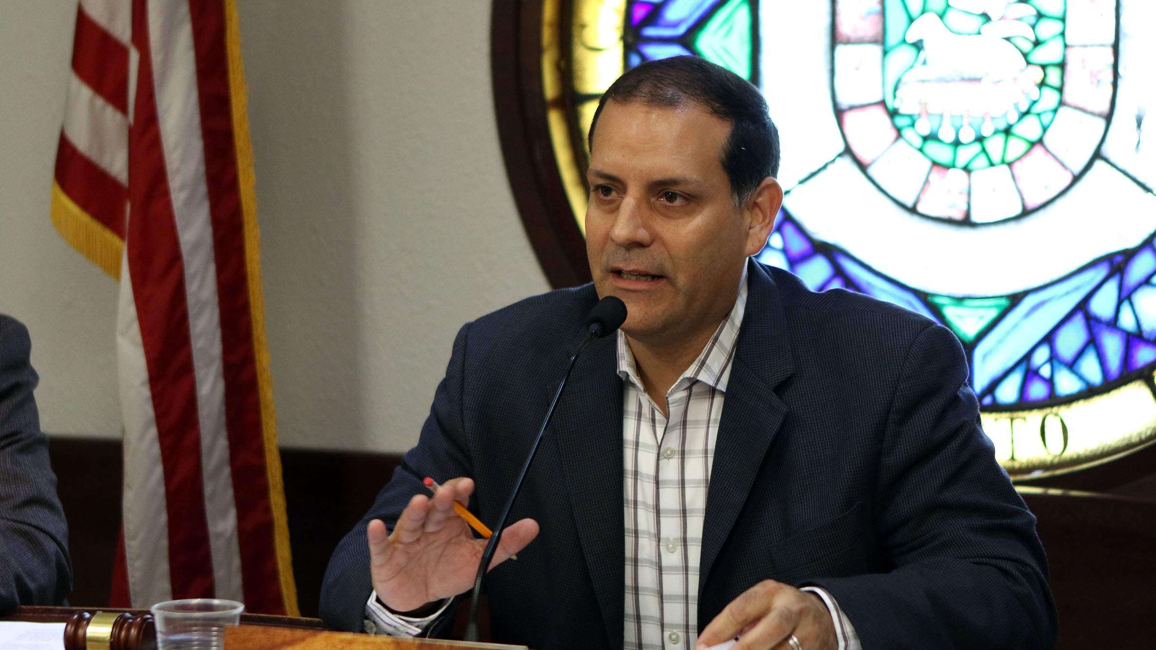 Representante envuelto en llamada por rifa, radica querella por fraude de e