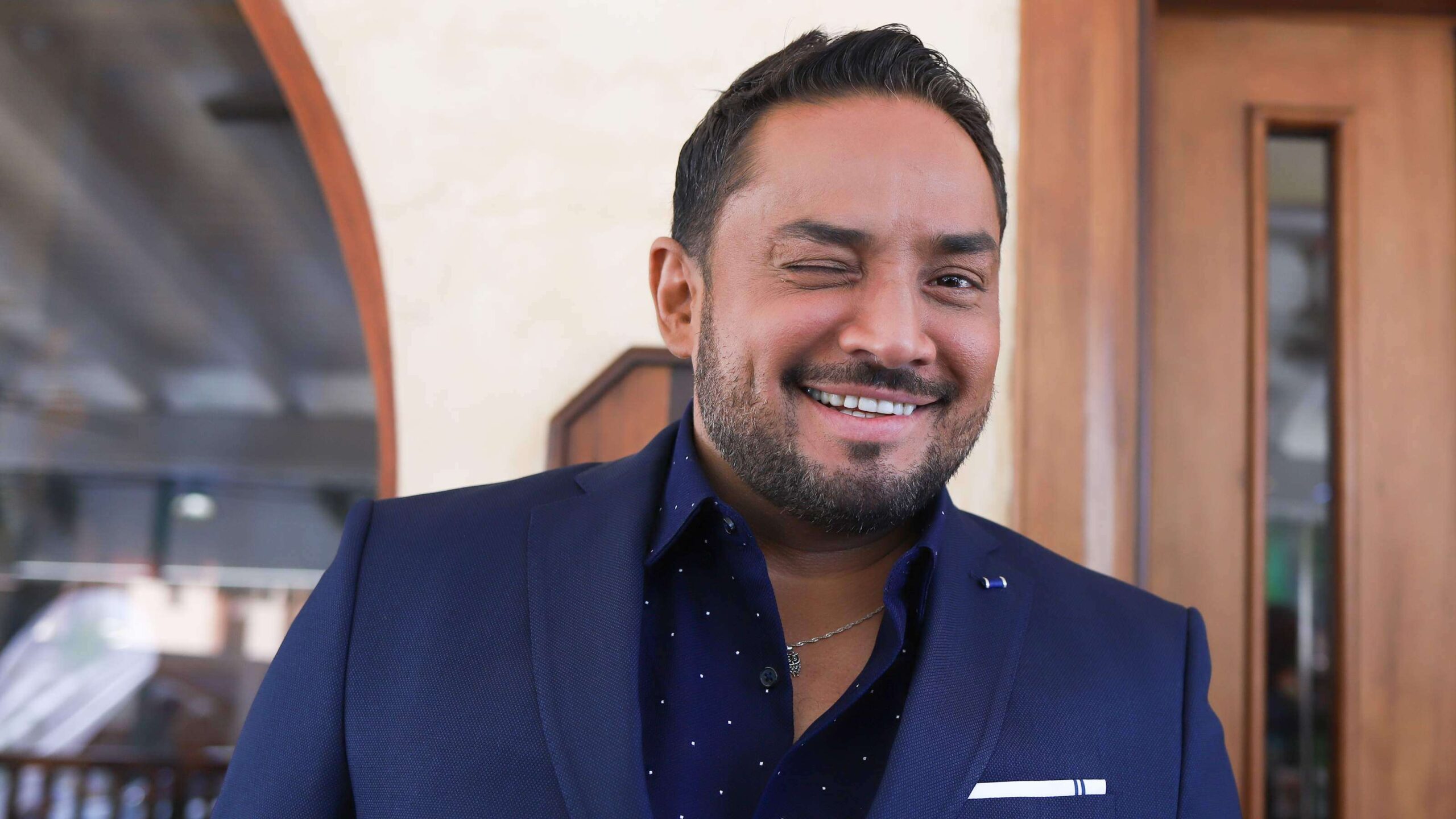 Manny Manuel sorprende a Yolandita Monge en Nueva York