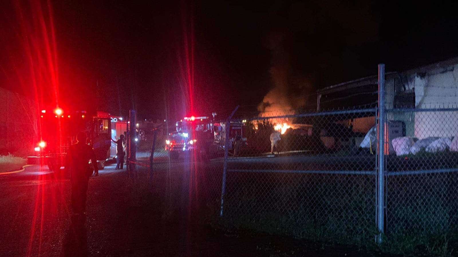 Se registra fuego en planta de reciclaje en Juncos