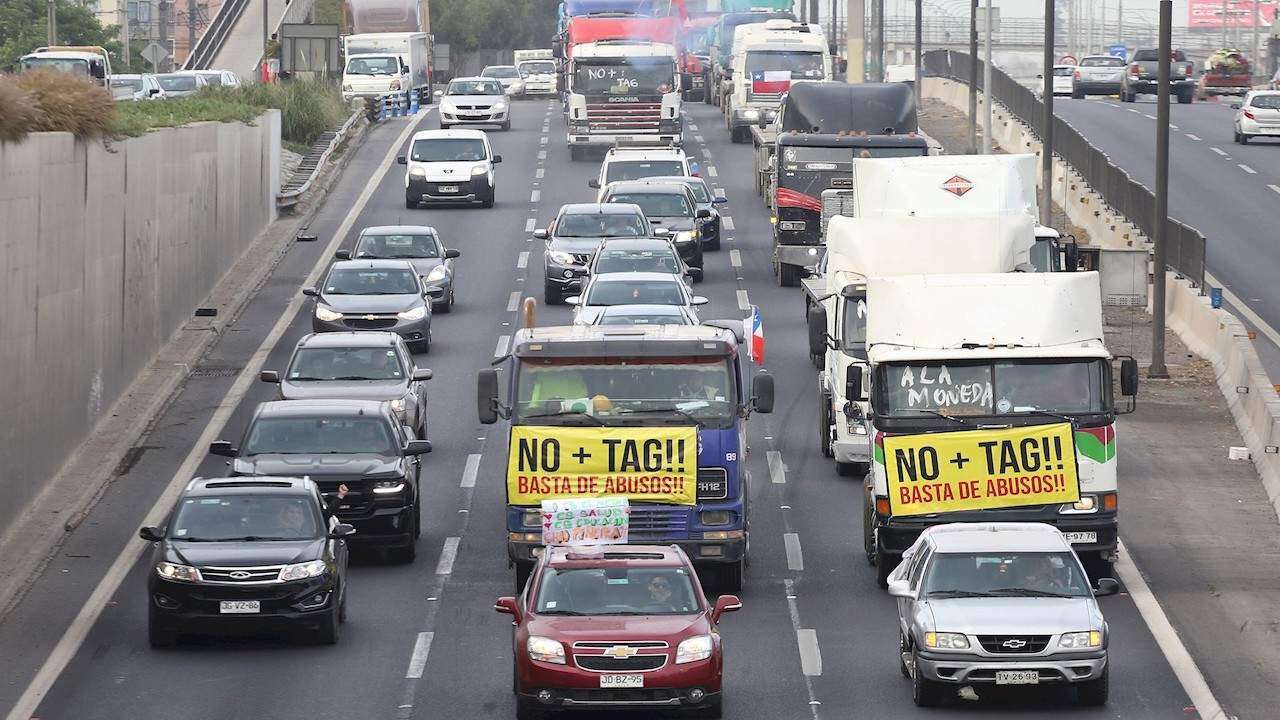 Kilométrico caos en las autopistas de Santiago de Chile