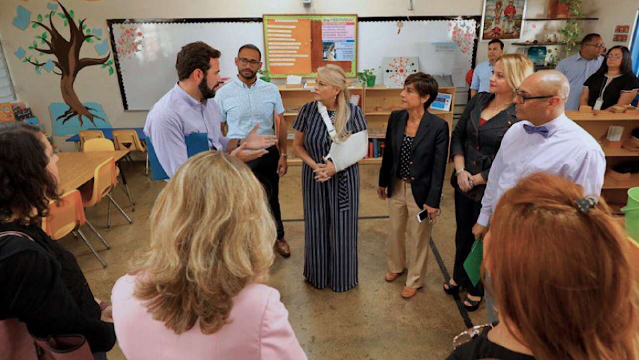 Gobernadora lleva de excursión a funcionarios federales de Educación